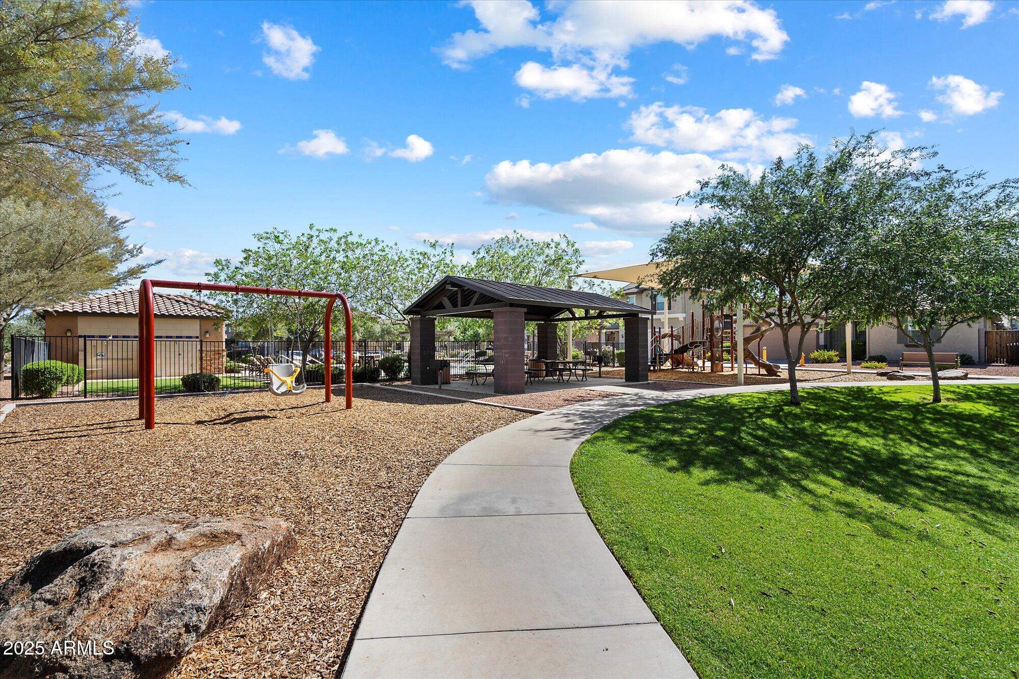 203 E ROADRUNNER Drive, Chandler