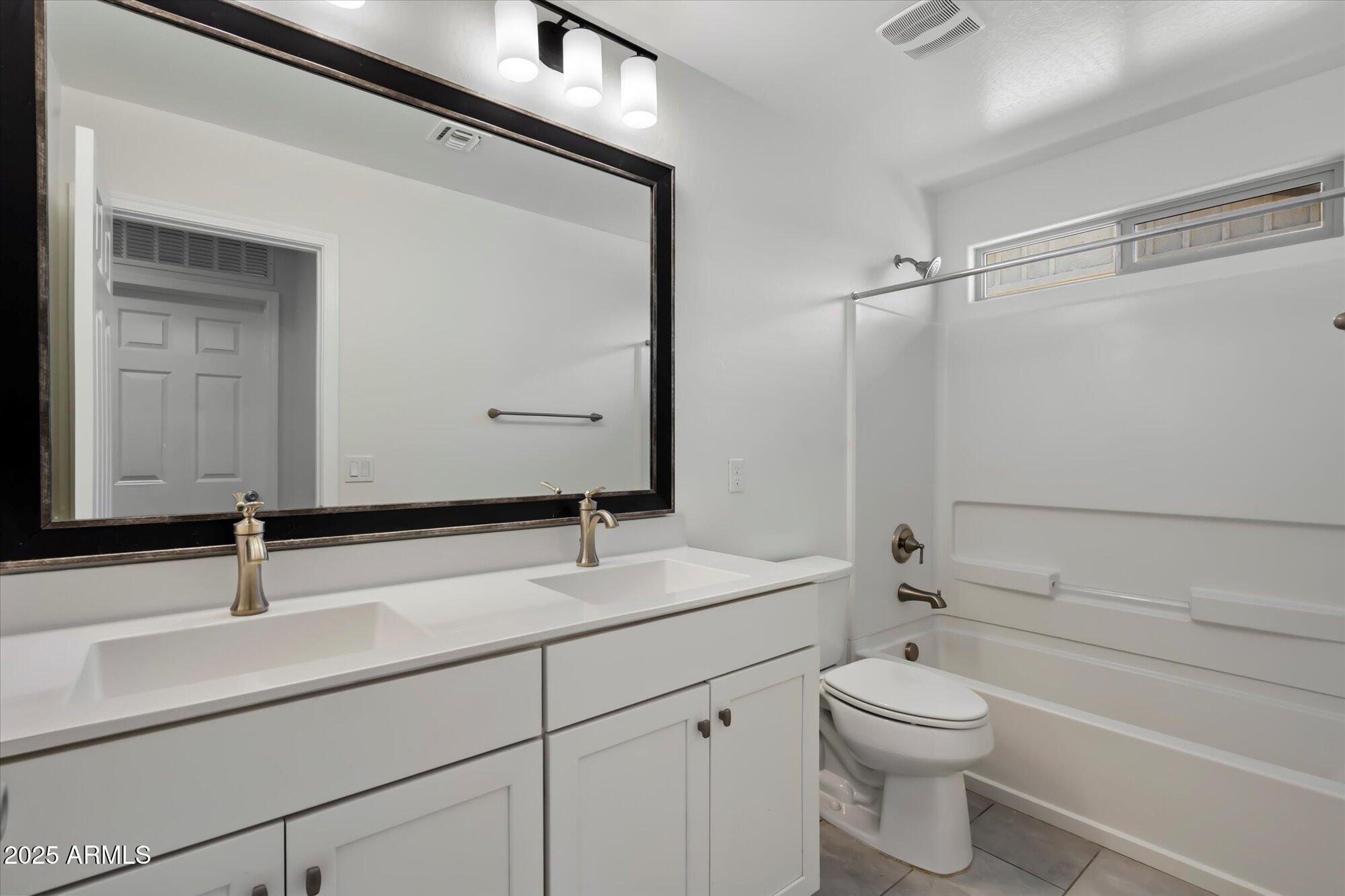 203 E ROADRUNNER Drive, Chandler