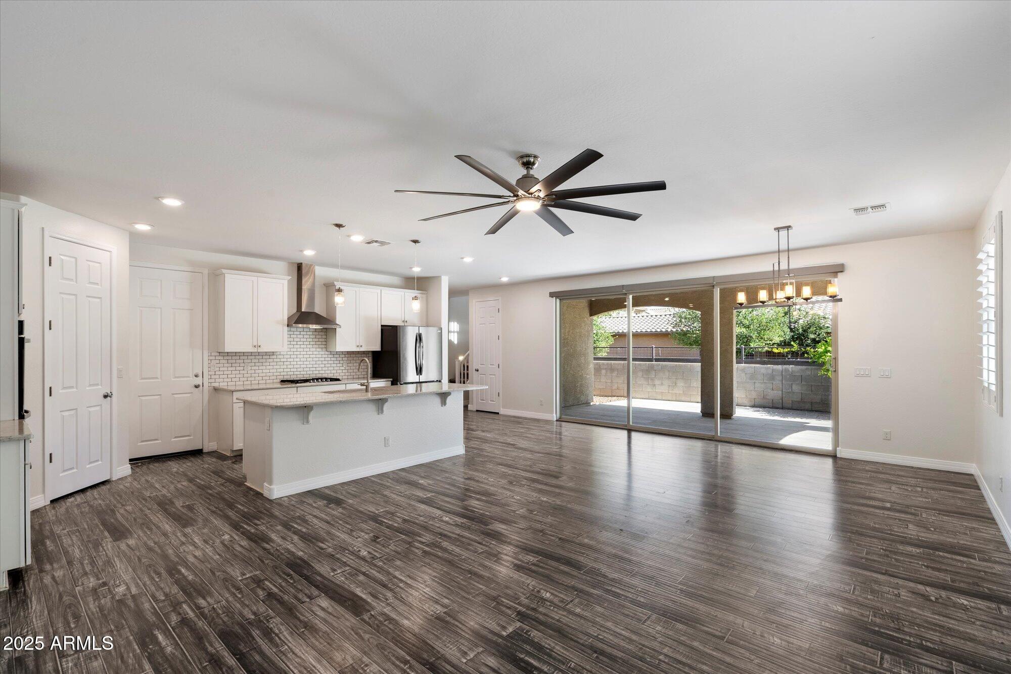203 E ROADRUNNER Drive, Chandler