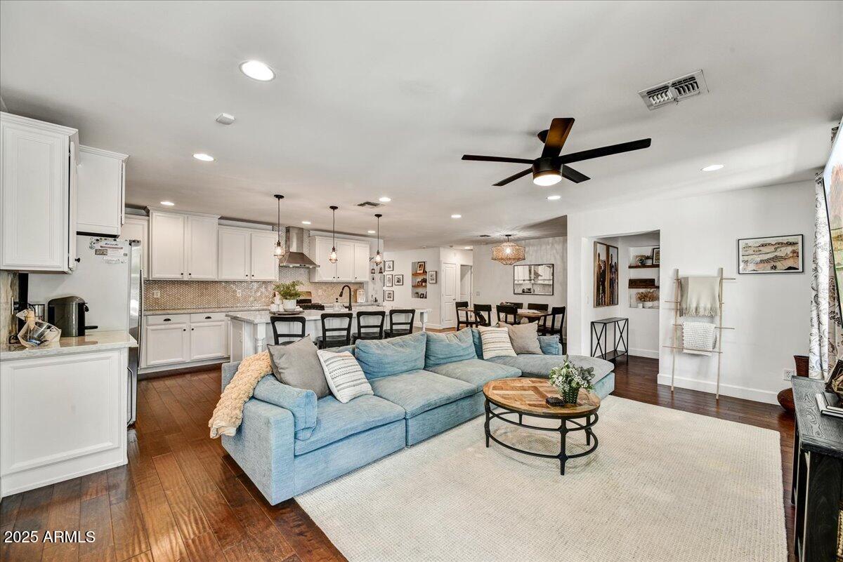 4243 E AVALON Drive