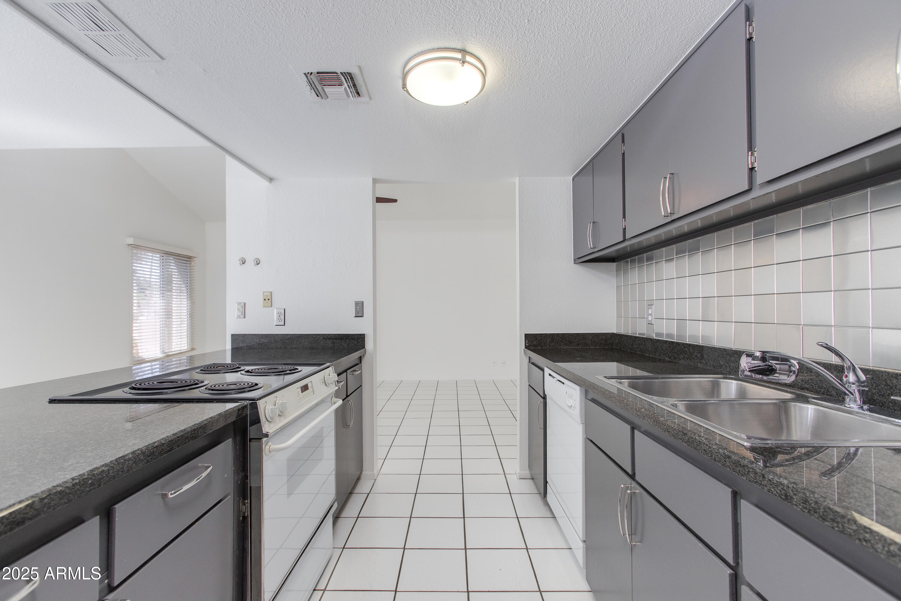 7802 E Rovey