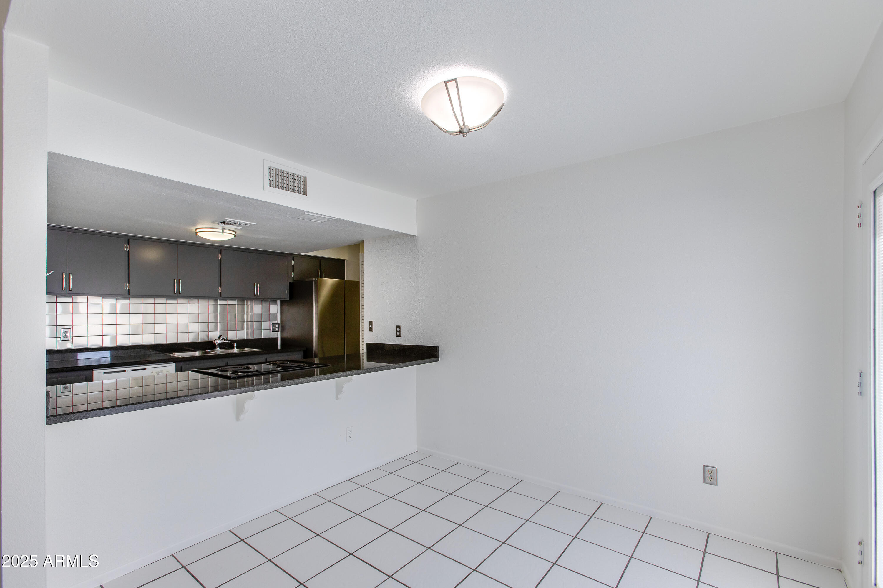7802 E Rovey