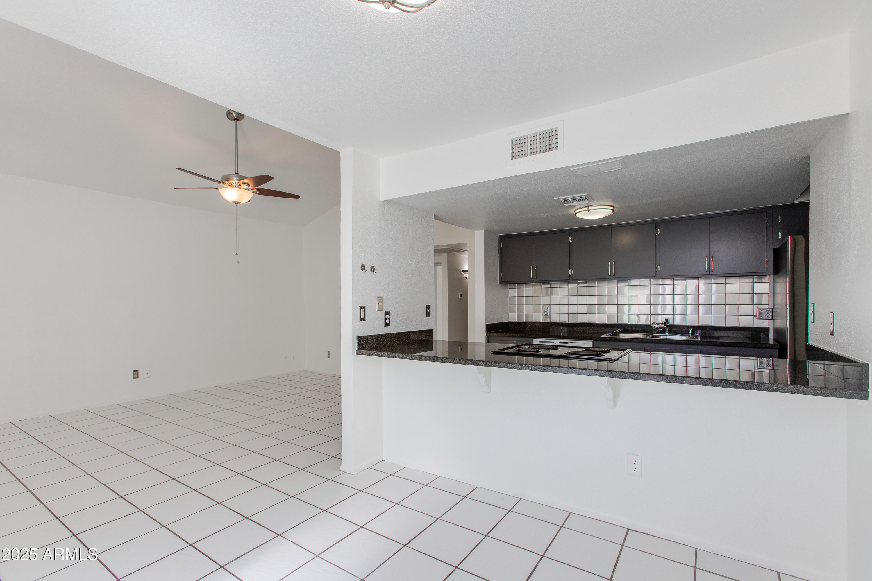 7802 E Rovey
