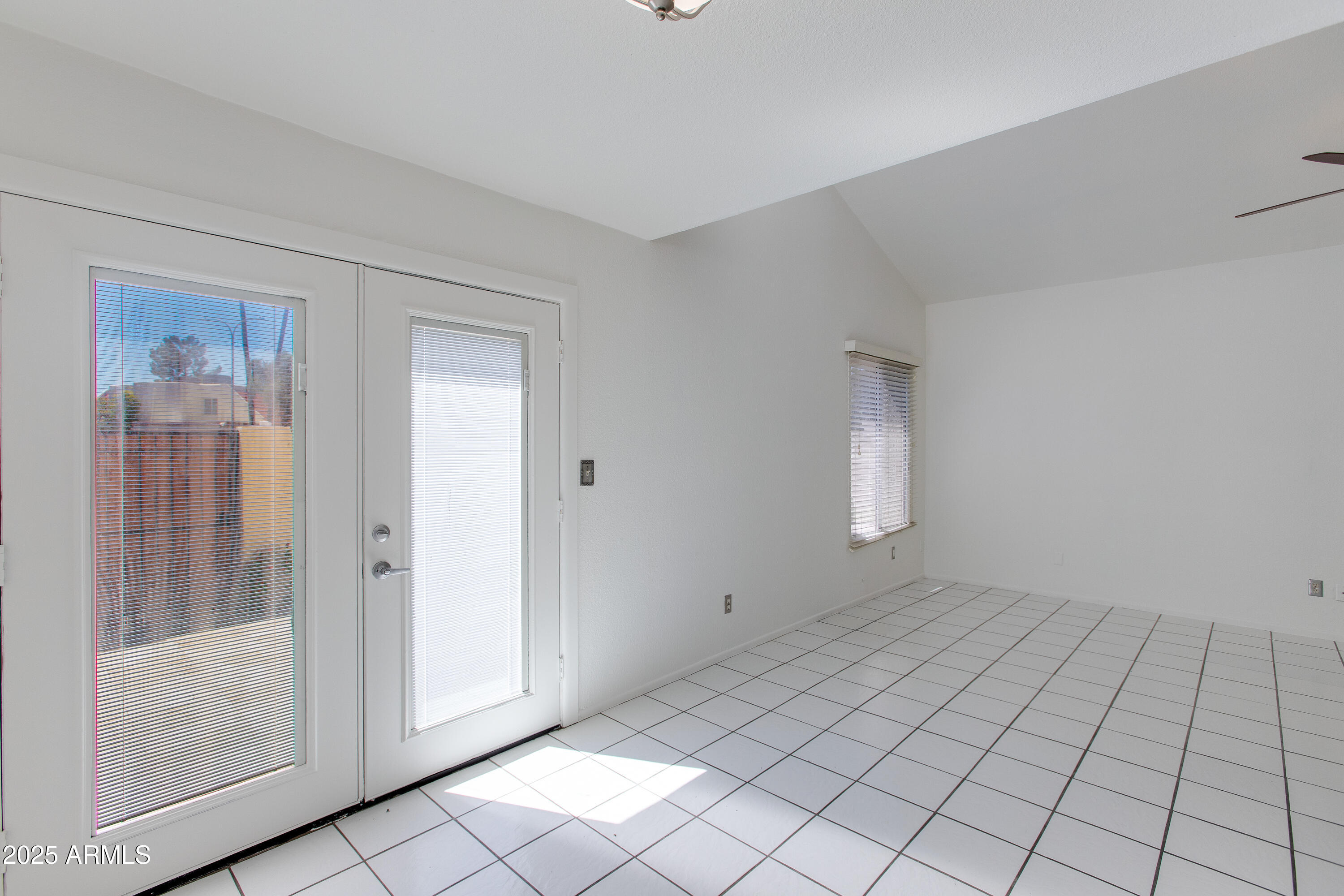 7802 E Rovey