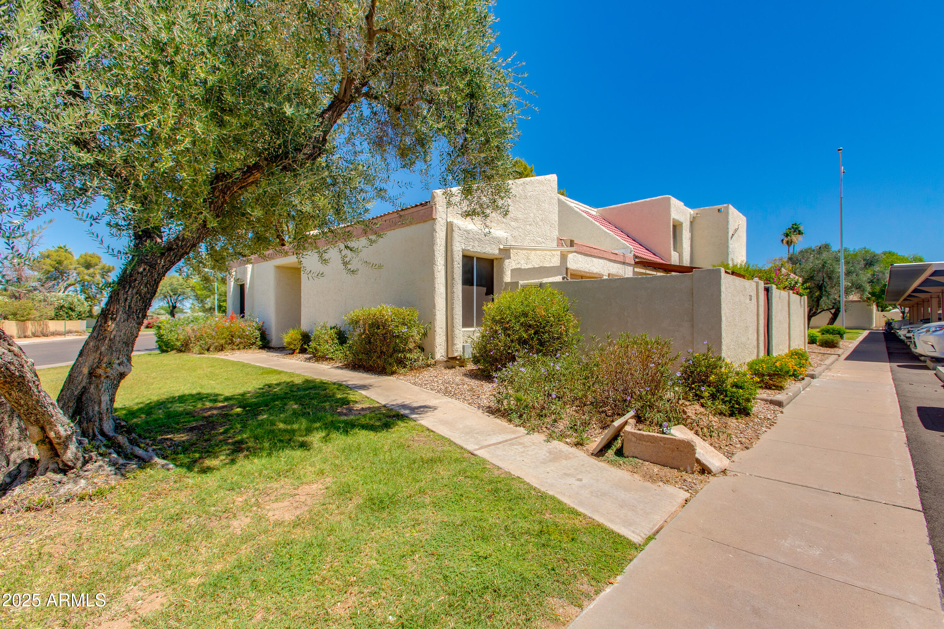 7802 E Rovey