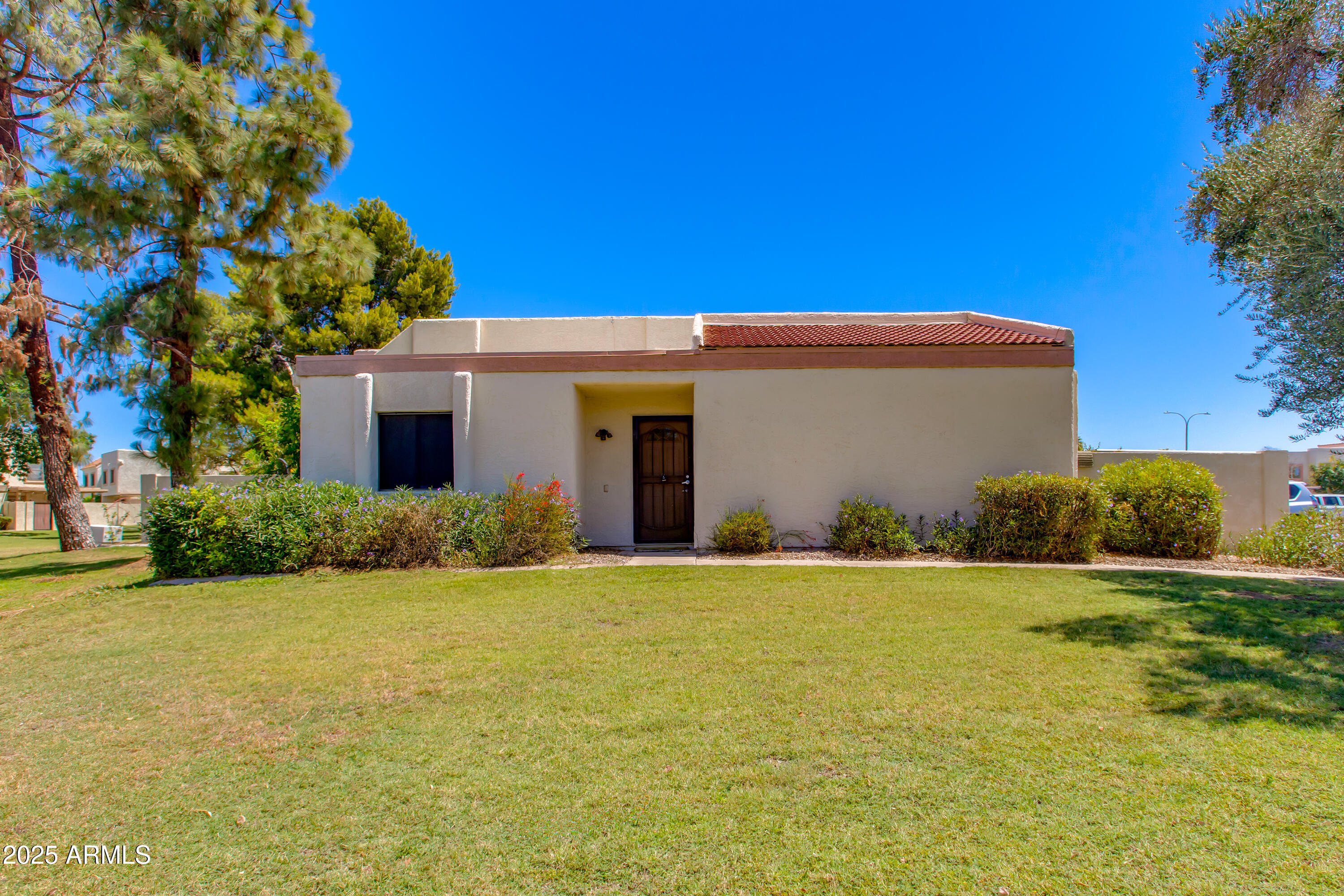 7802 E Rovey