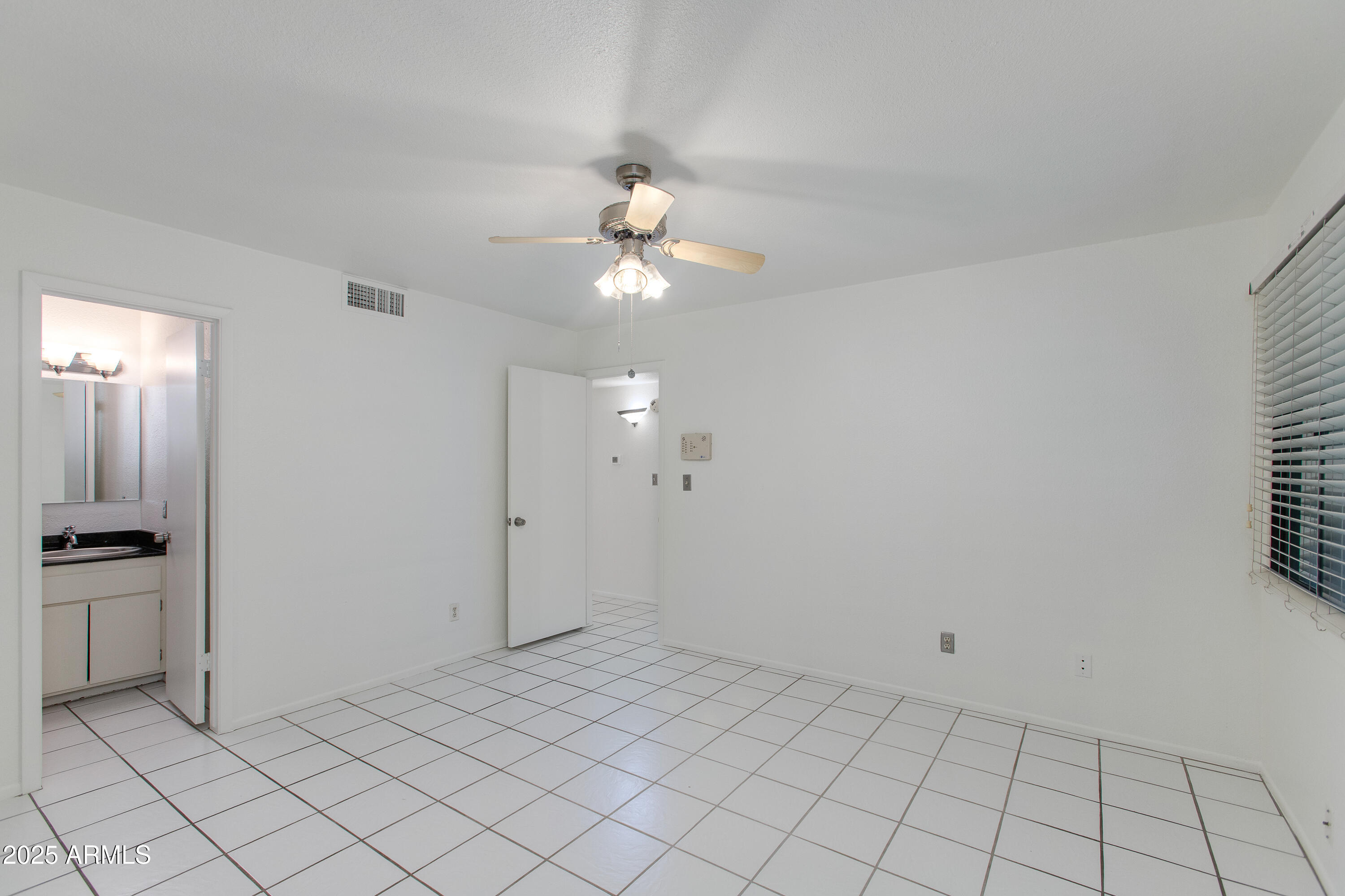 7802 E Rovey