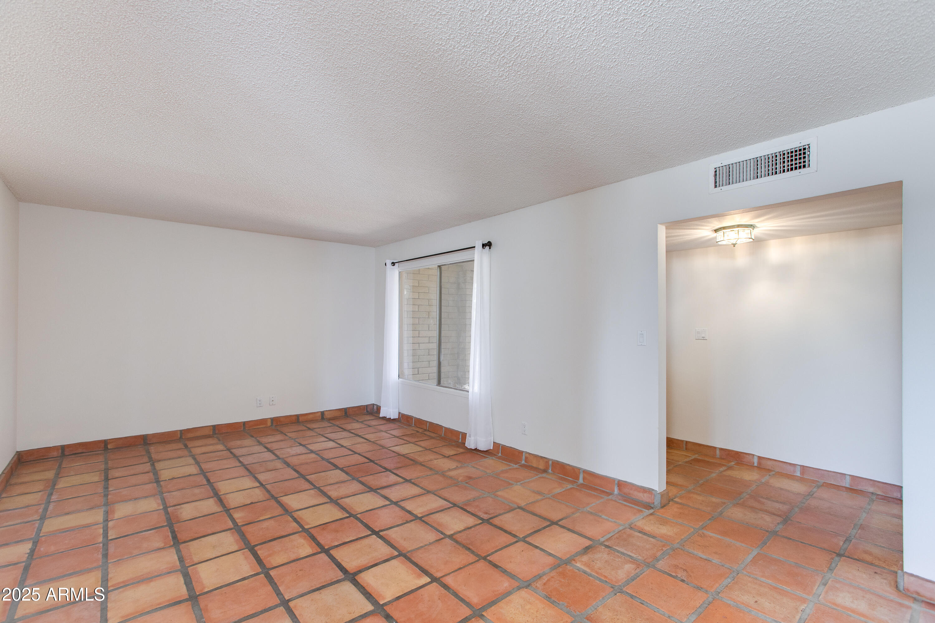 1119 E BALBOA Drive