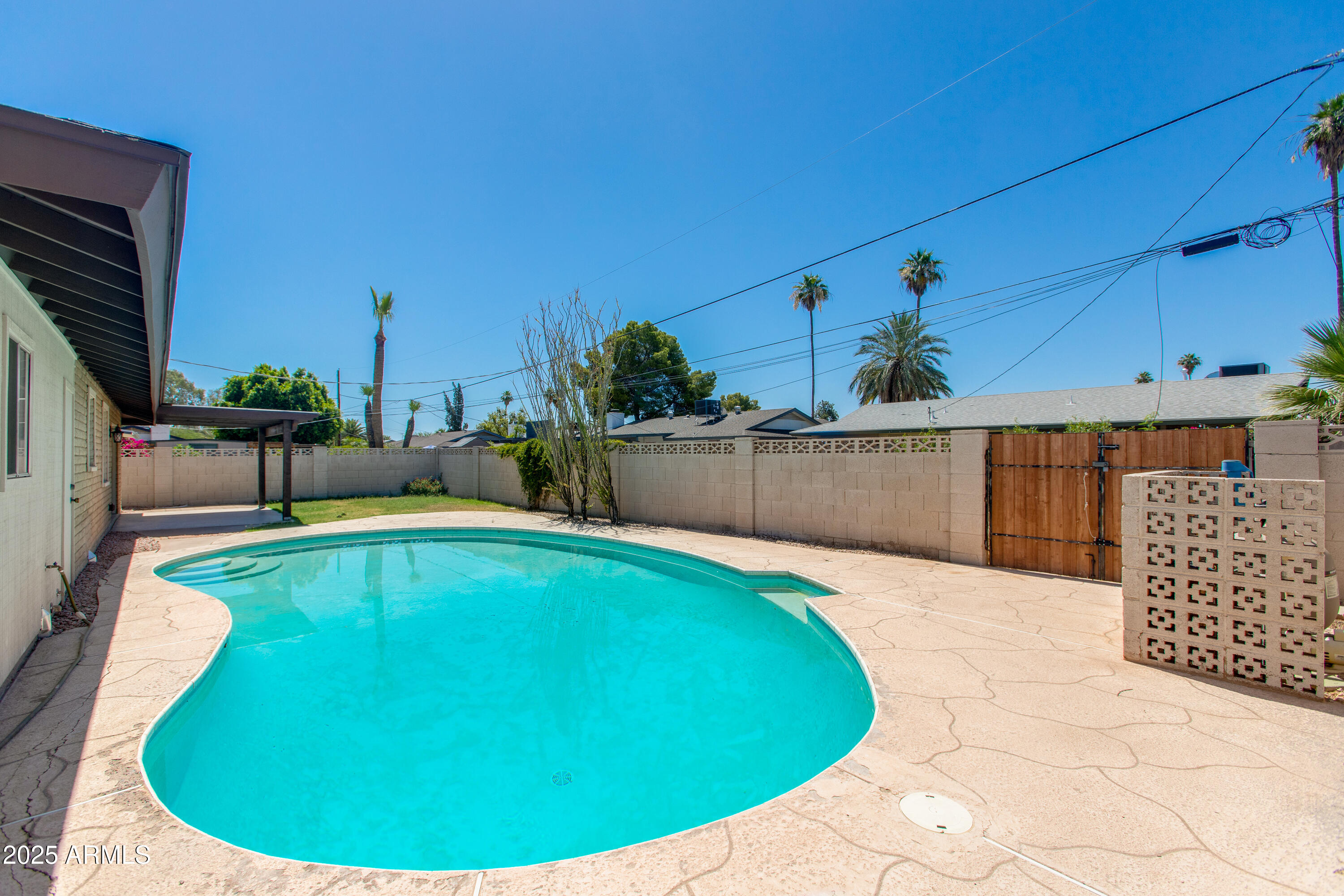 1119 E BALBOA Drive