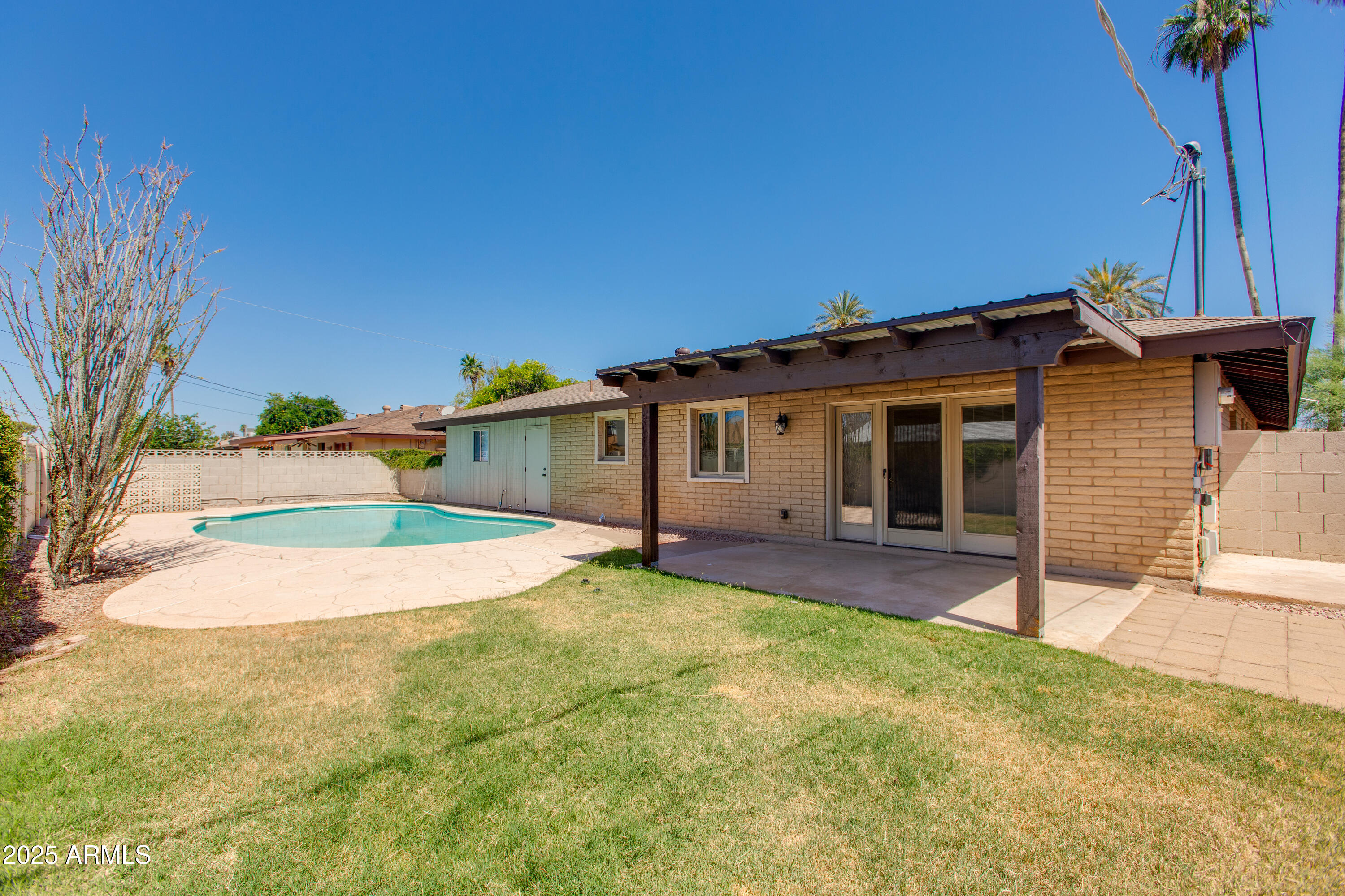 1119 E BALBOA Drive