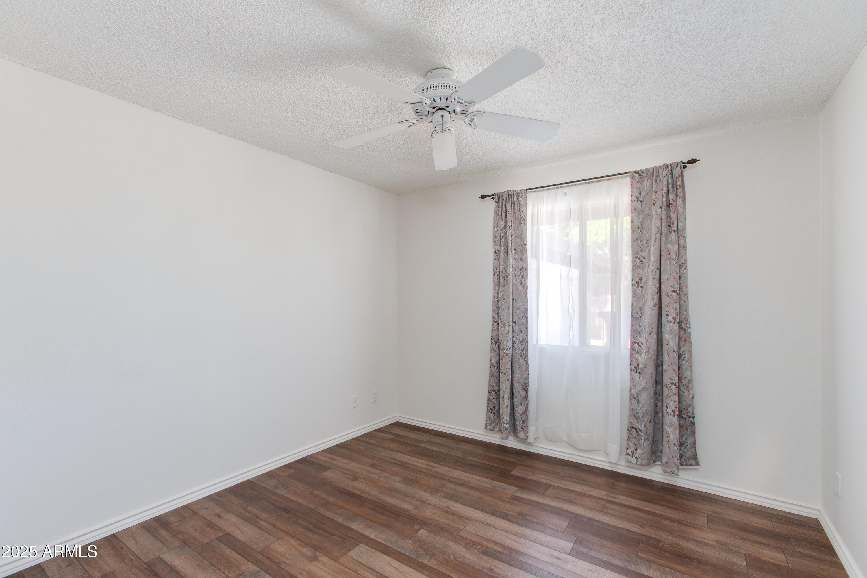 1119 E BALBOA Drive