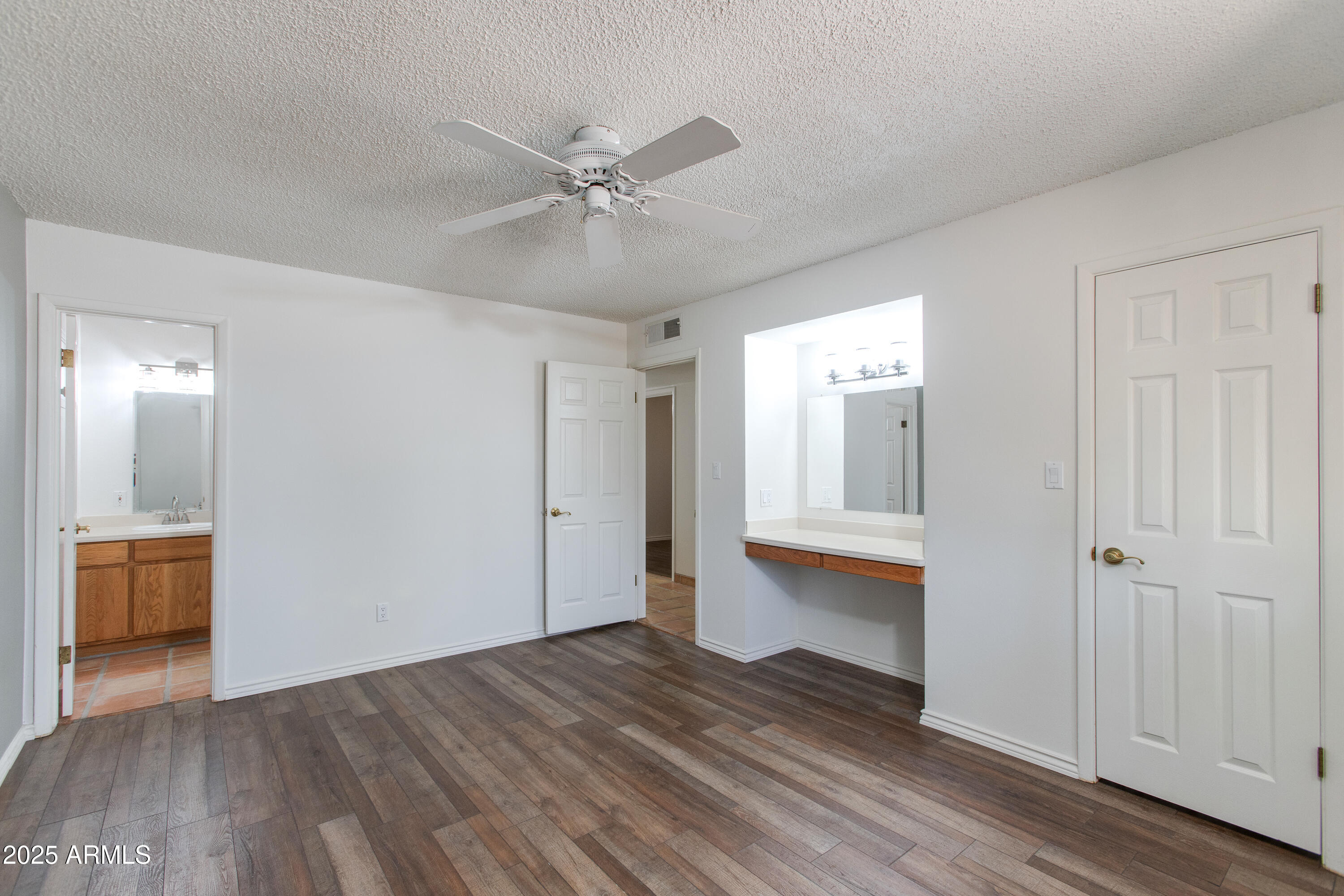 1119 E BALBOA Drive