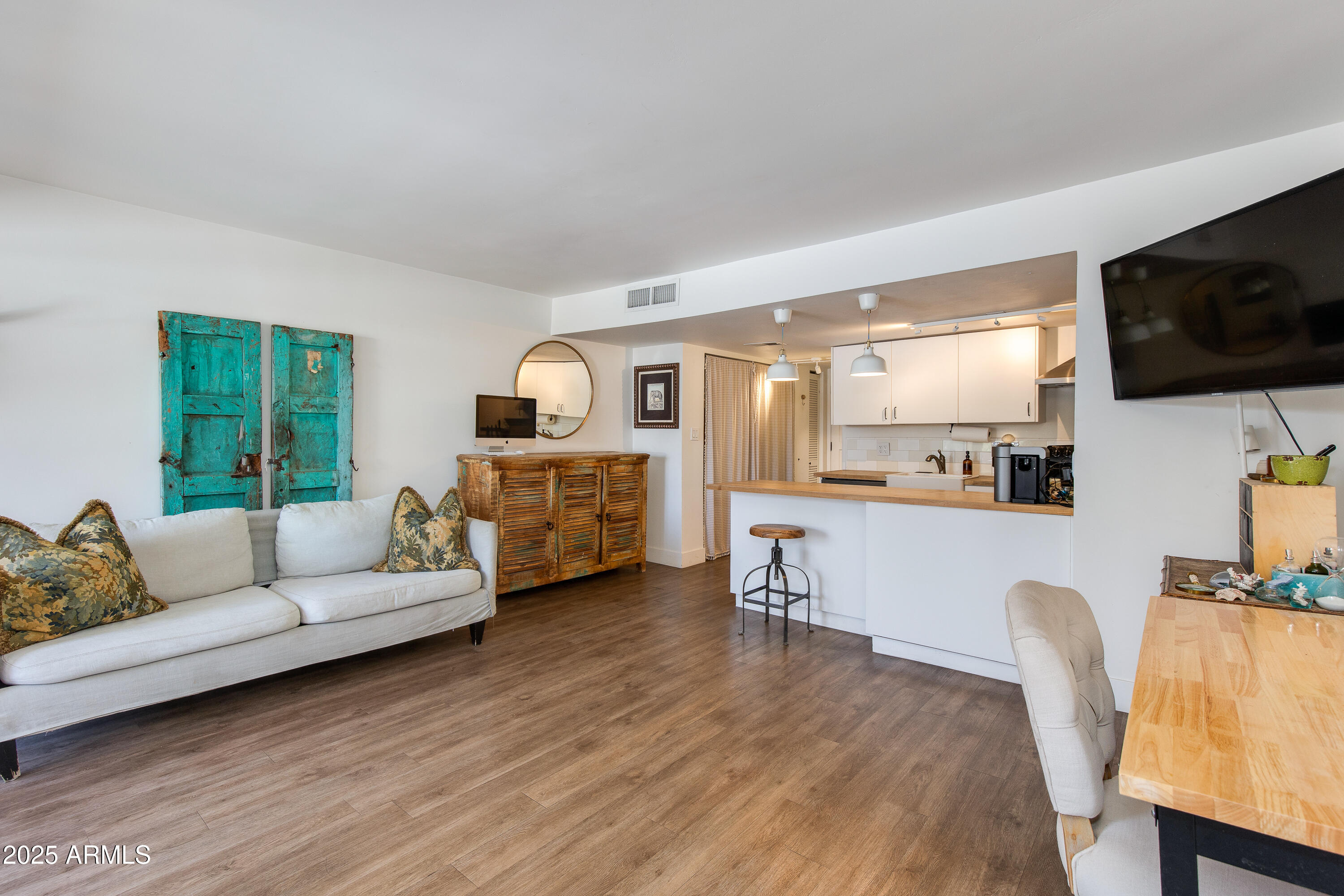 4727 E Lafayette Boulevard, 211