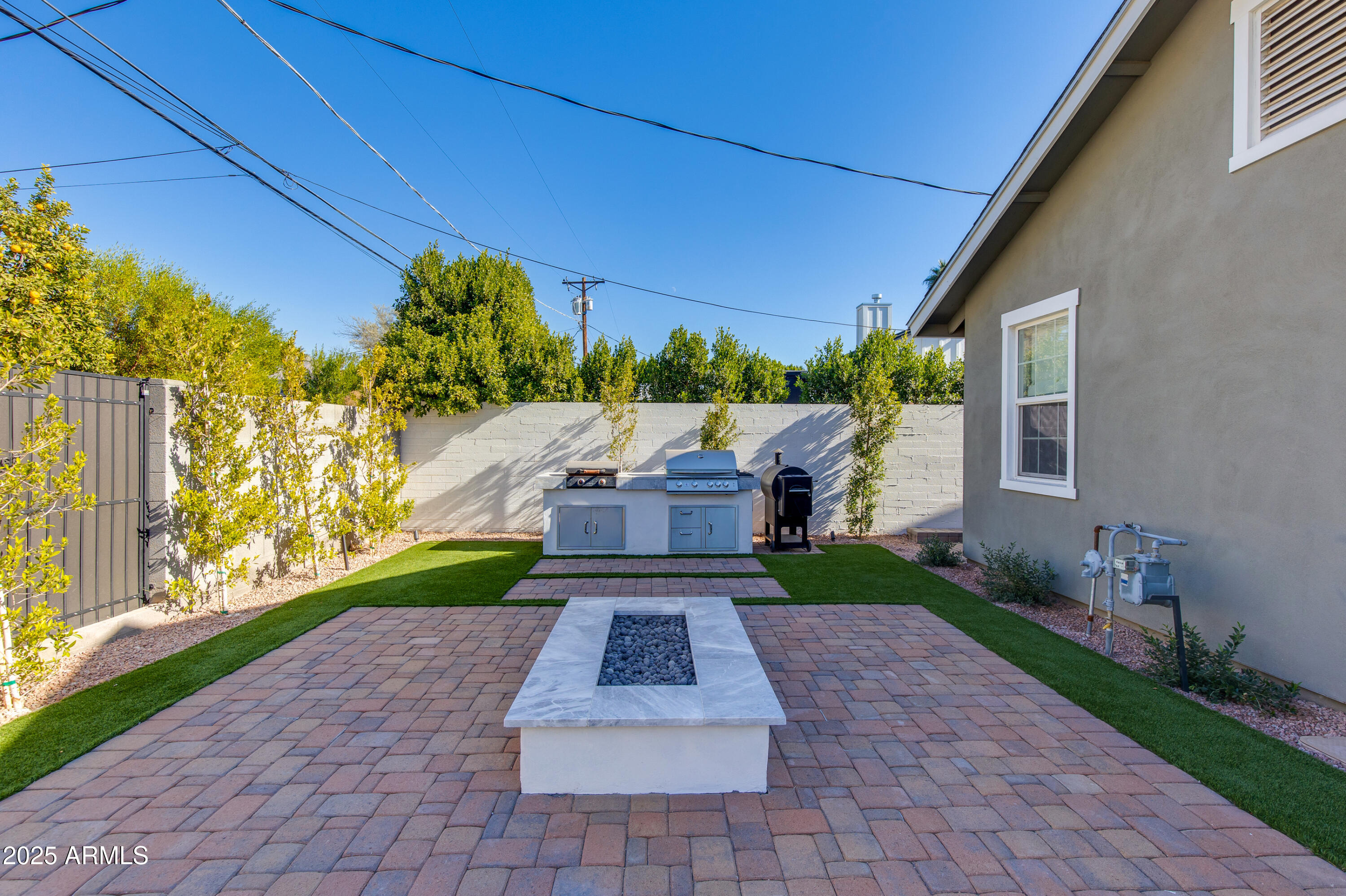 3838 E DEVONSHIRE Avenue