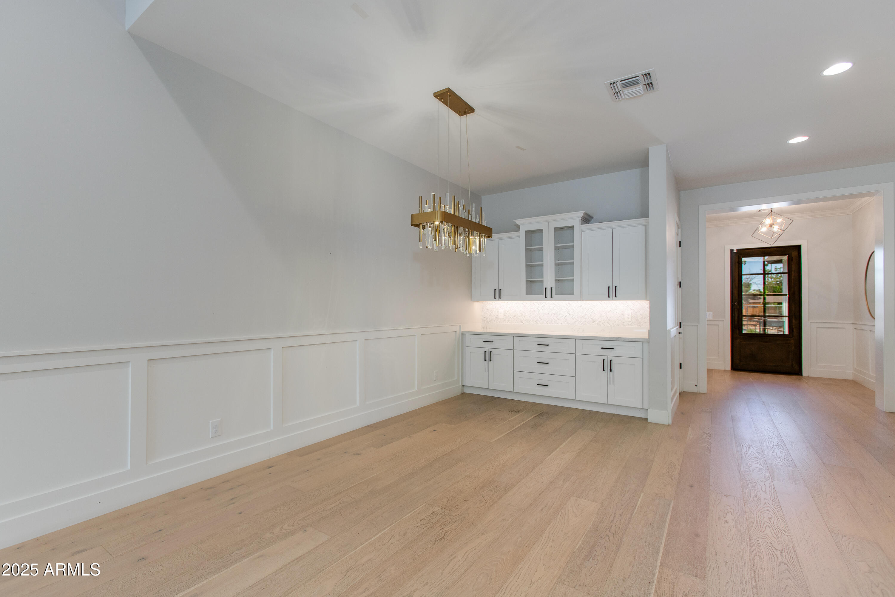 3802 E HIGHLAND Avenue
