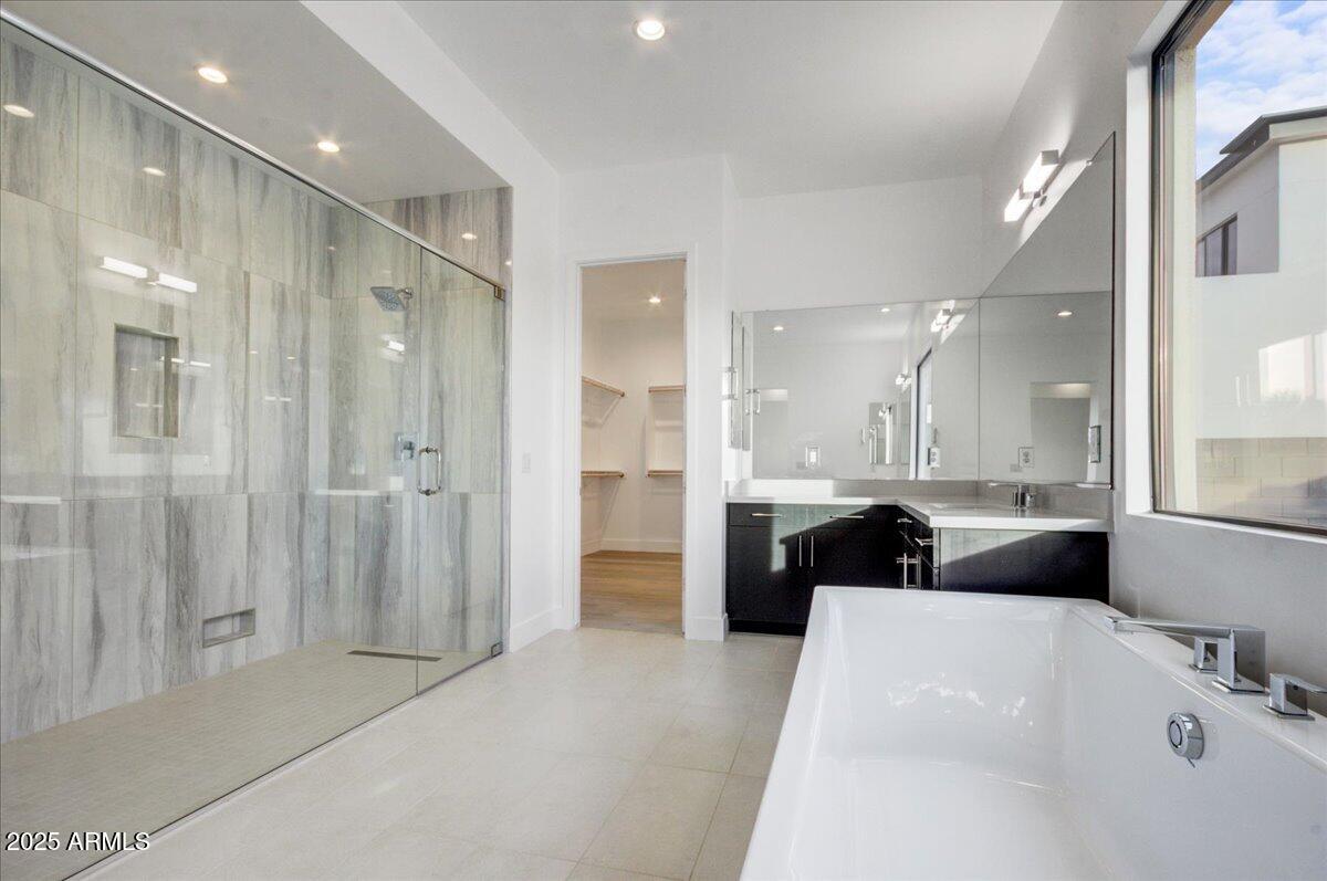 100 W NORTHERN Avenue, 7