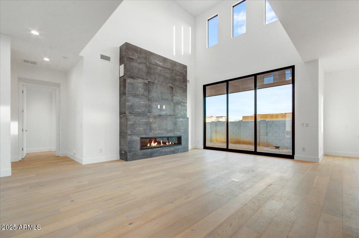 100 W NORTHERN Avenue, 7