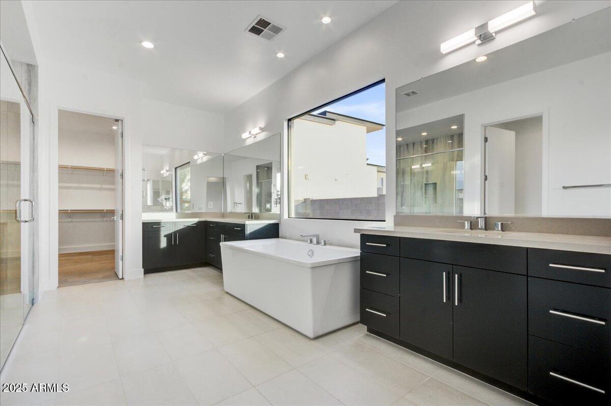 100 W NORTHERN Avenue, 7