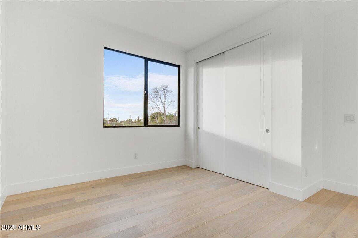 100 W NORTHERN Avenue, 7