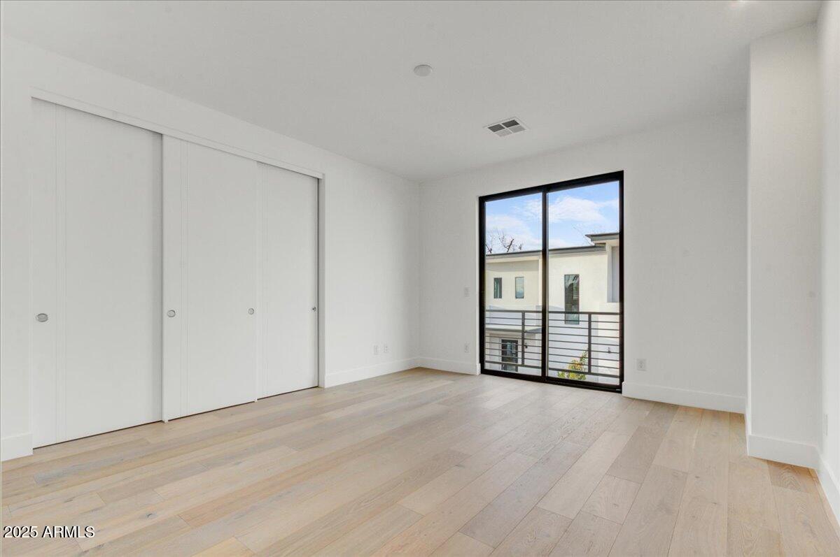 100 W NORTHERN Avenue, 7