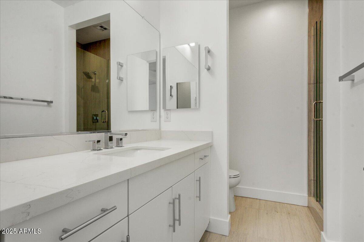 100 W NORTHERN Avenue, 7