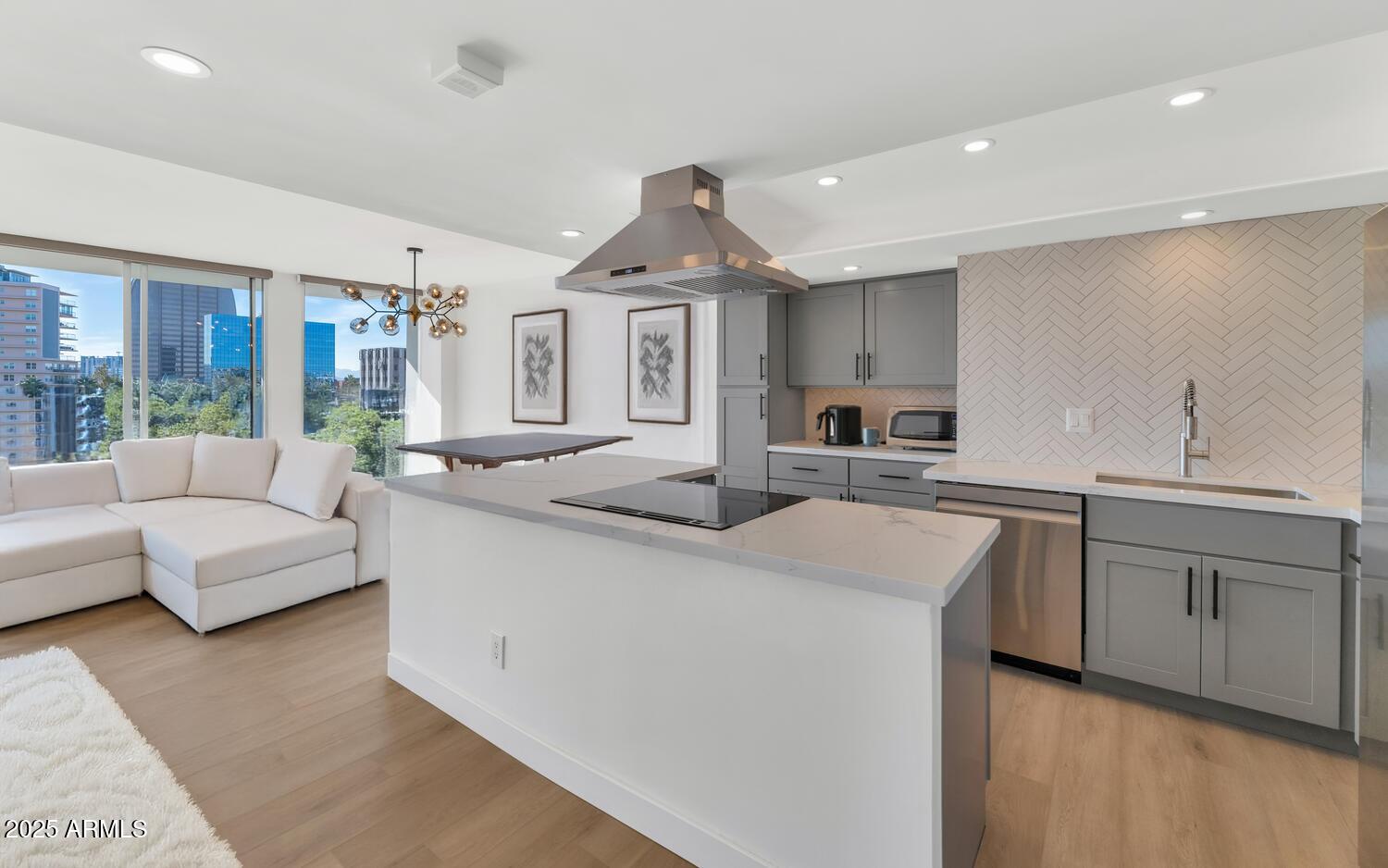 2323 N CENTRAL Avenue, 502