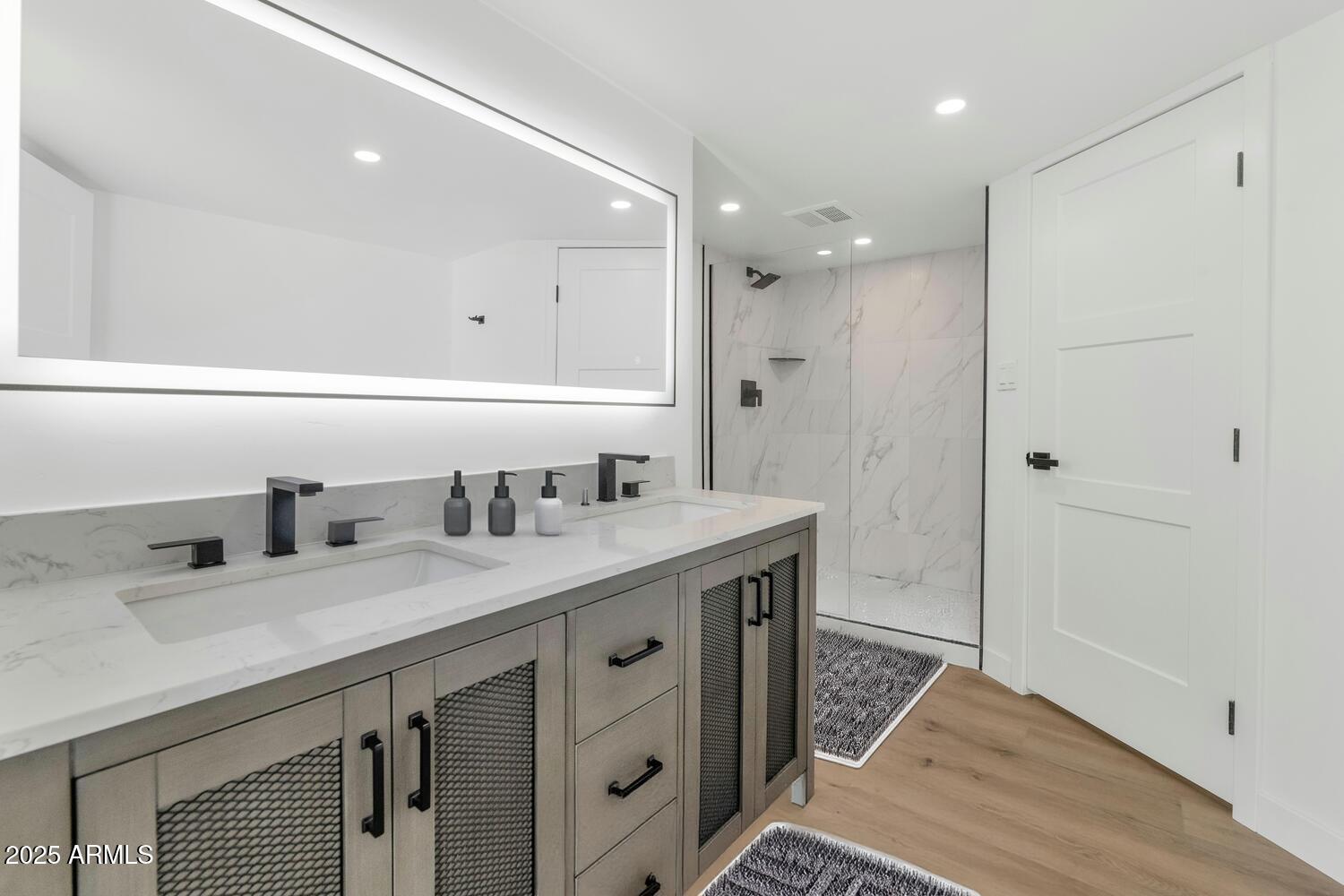 2323 N CENTRAL Avenue, 502