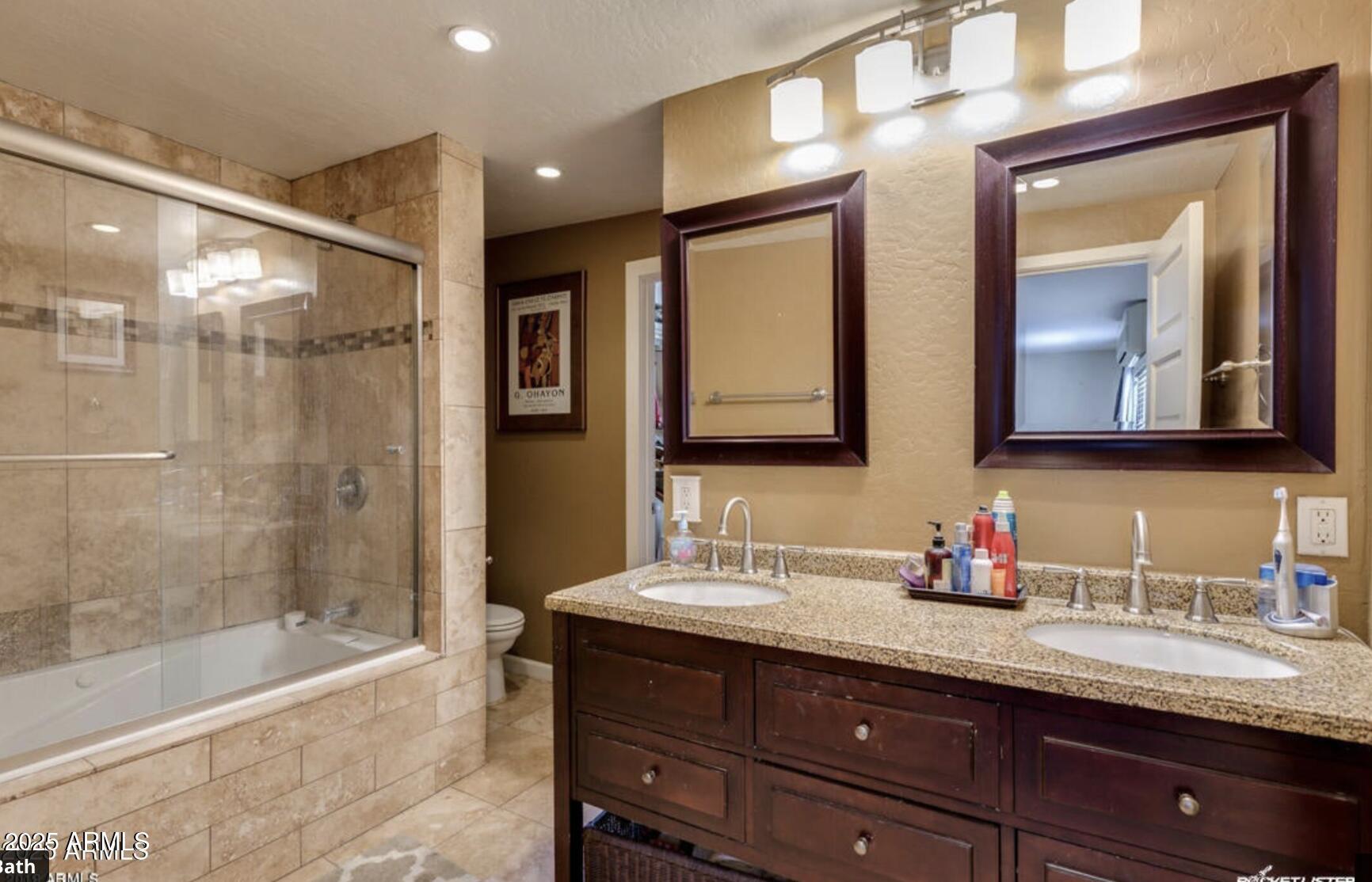 2645 E GLENROSA Avenue