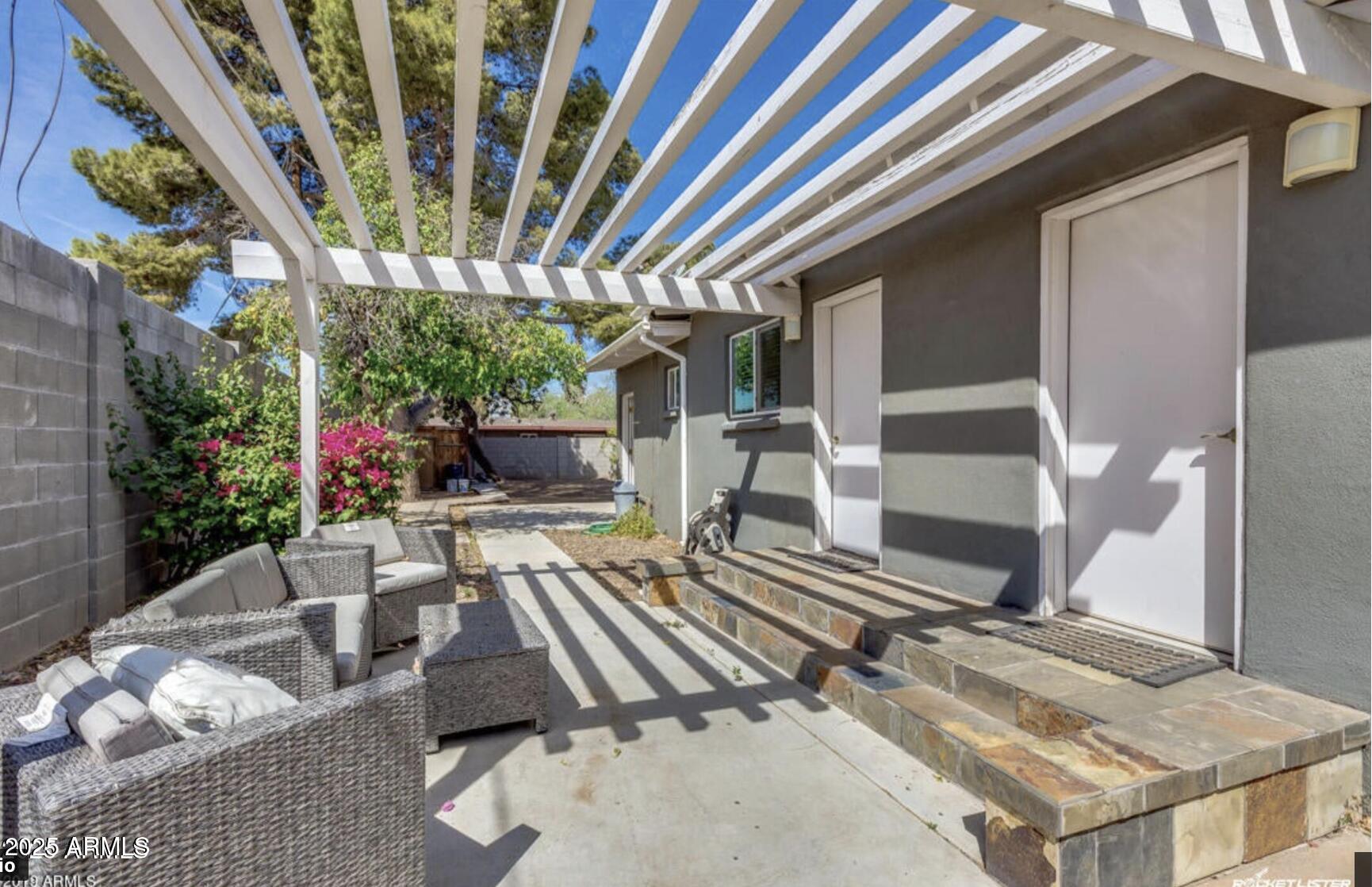 2645 E GLENROSA Avenue