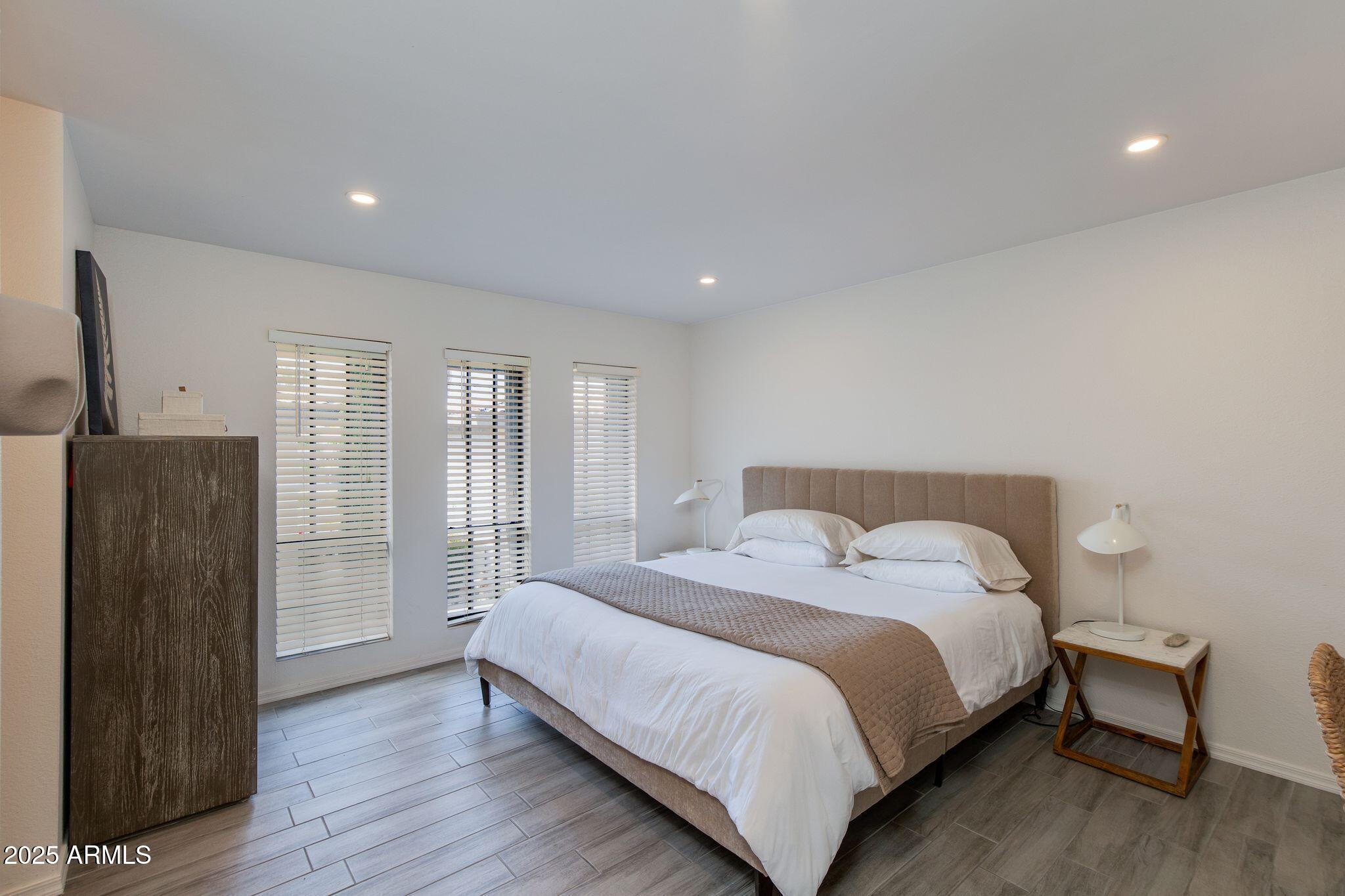 5219 N 24TH Street, 204