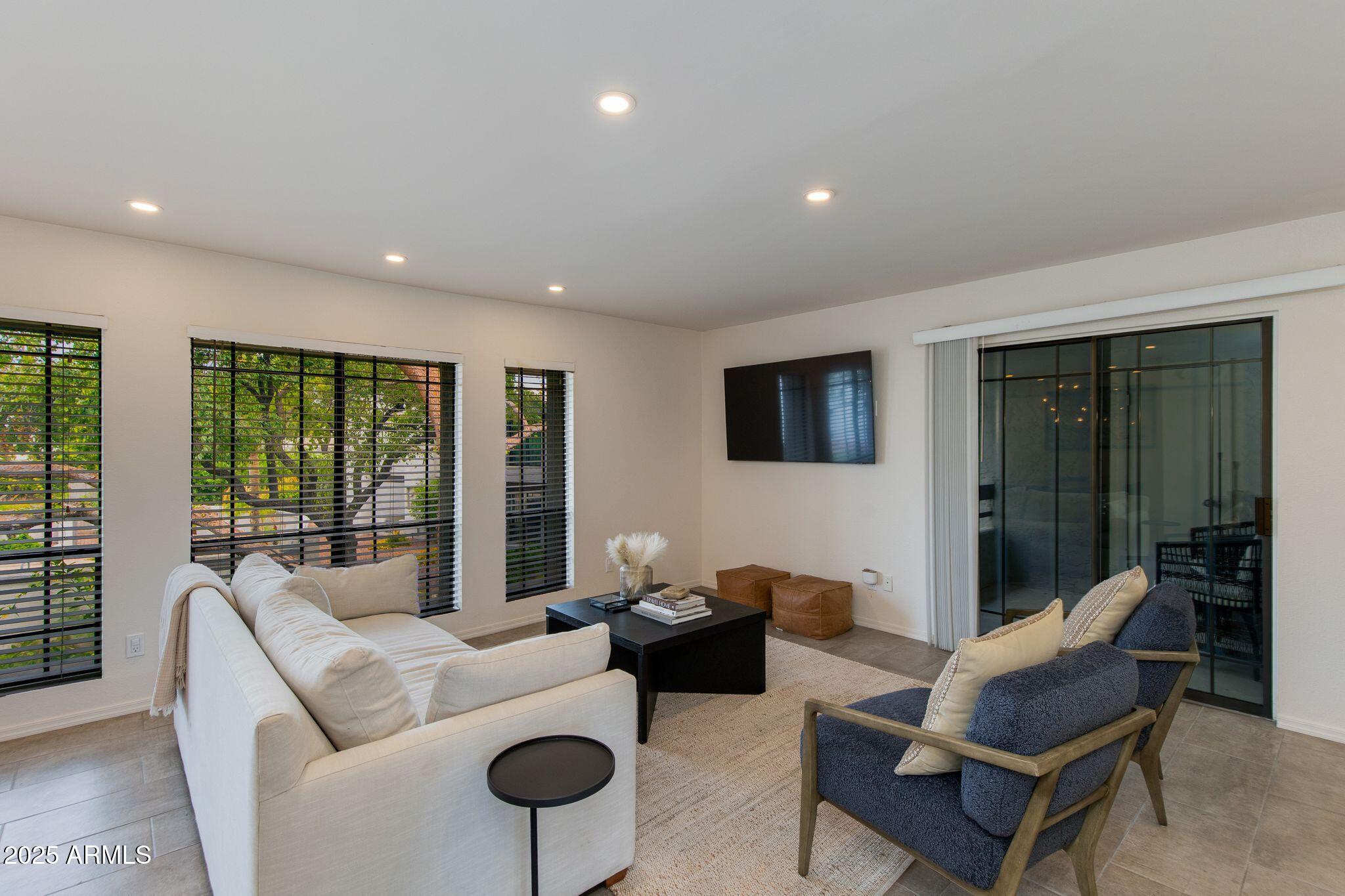 5219 N 24TH Street, 204