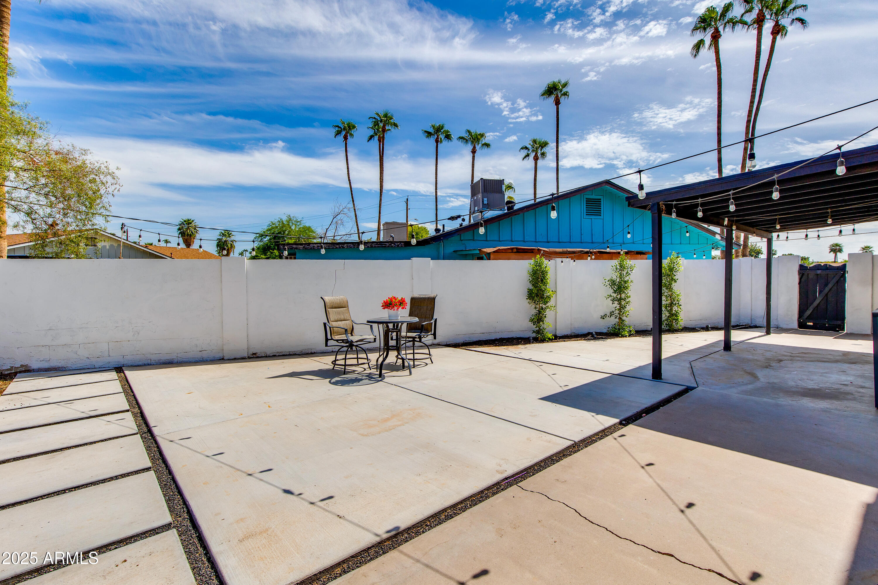 1638 W NORTHERN Avenue