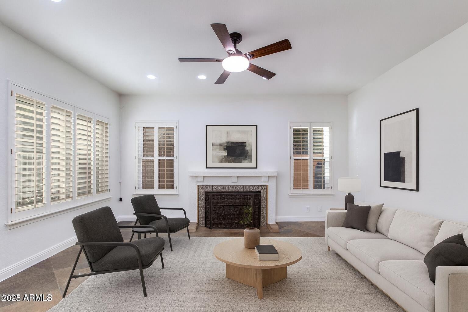 5513 E GROVERS Avenue