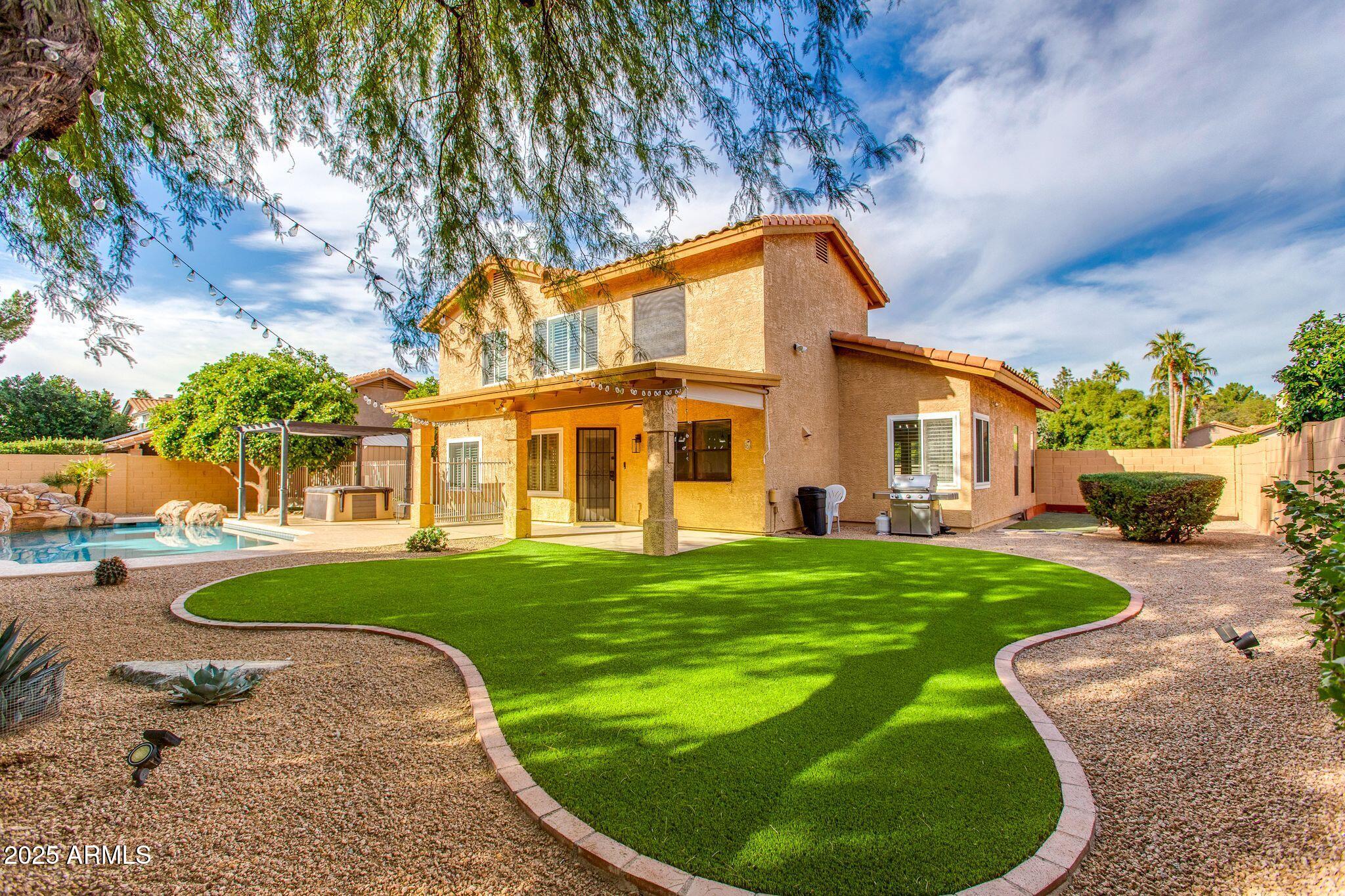 5513 E GROVERS Avenue