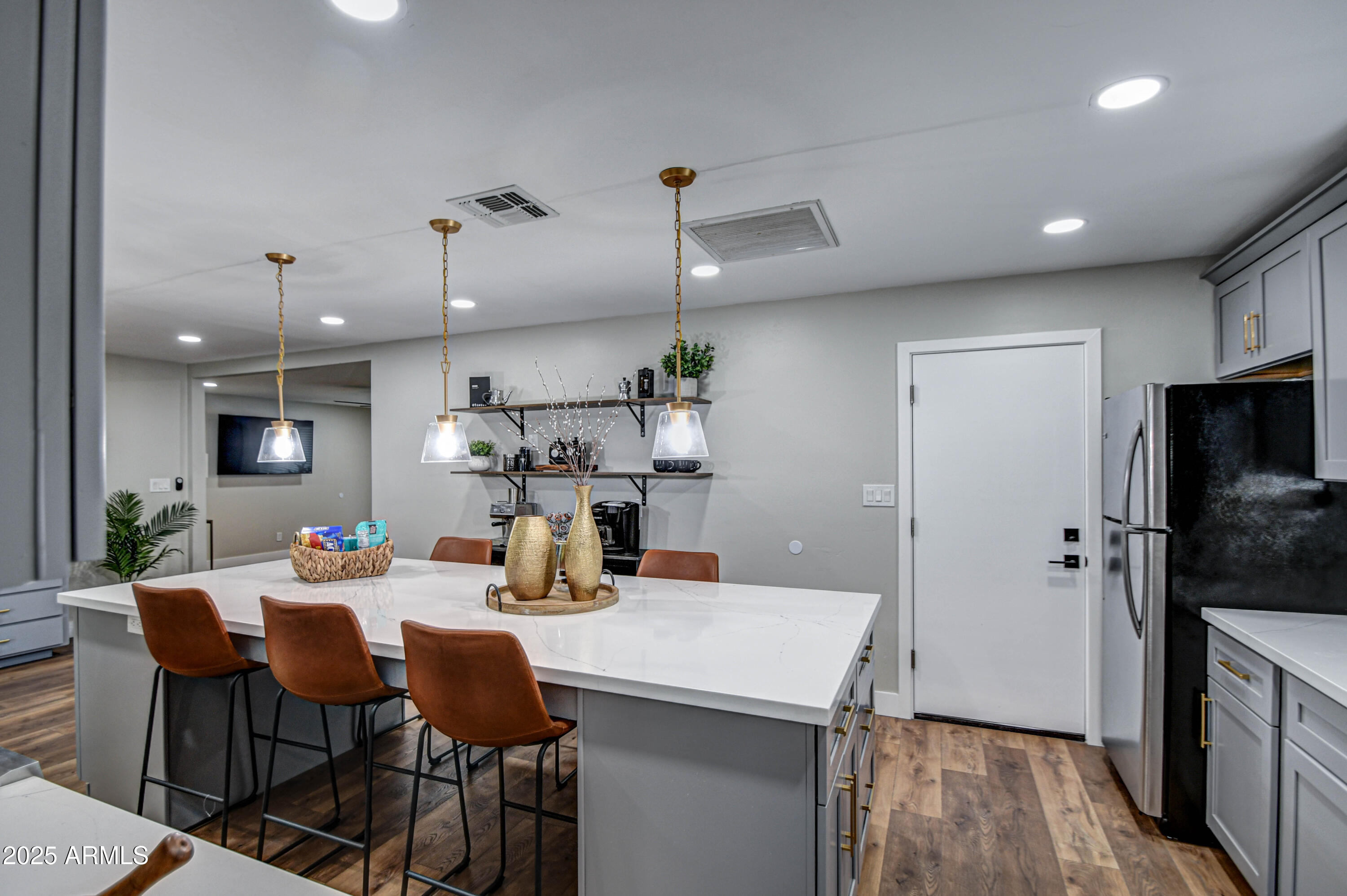 8325 E GRANADA Road