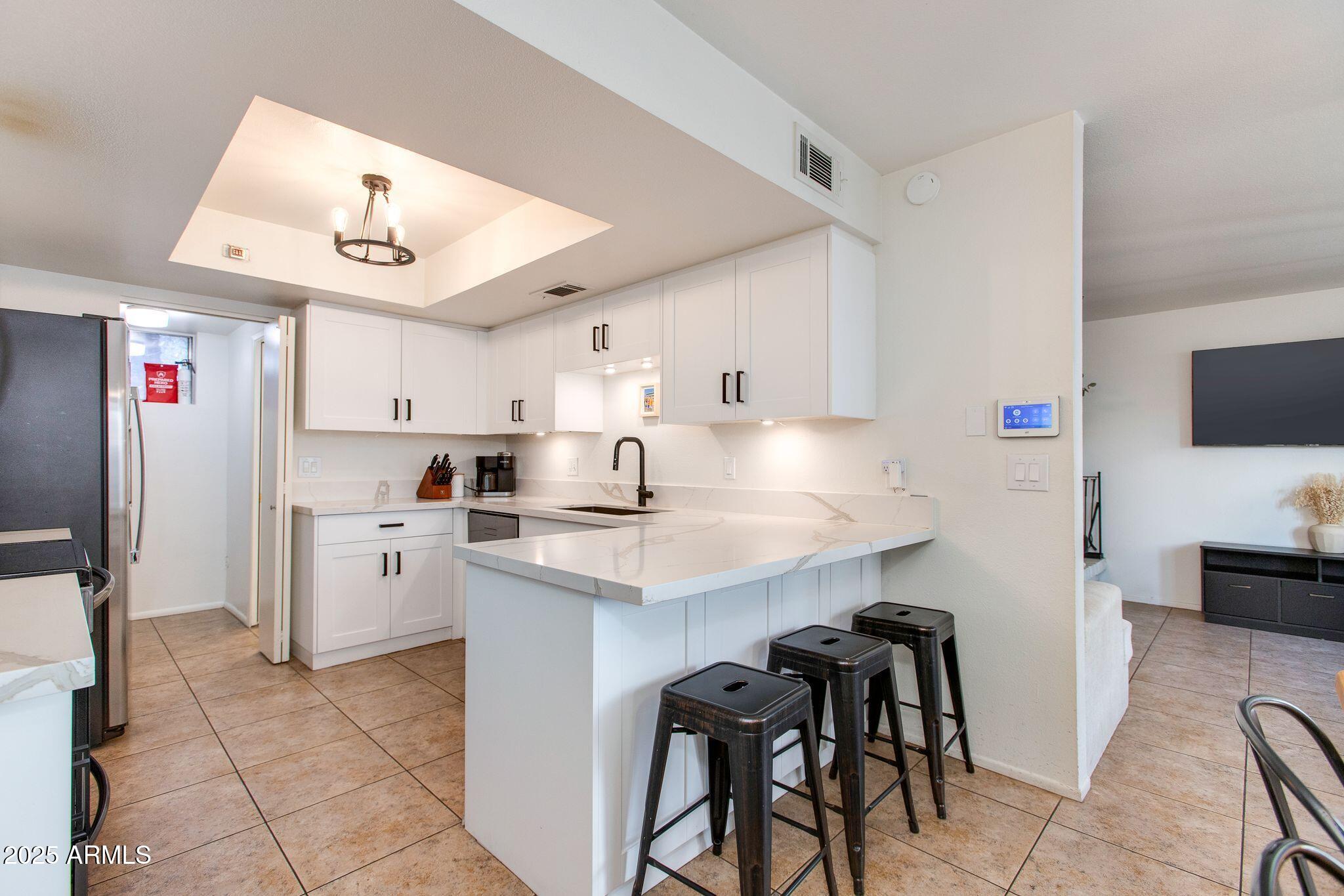 8225 N CENTRAL Avenue, 9