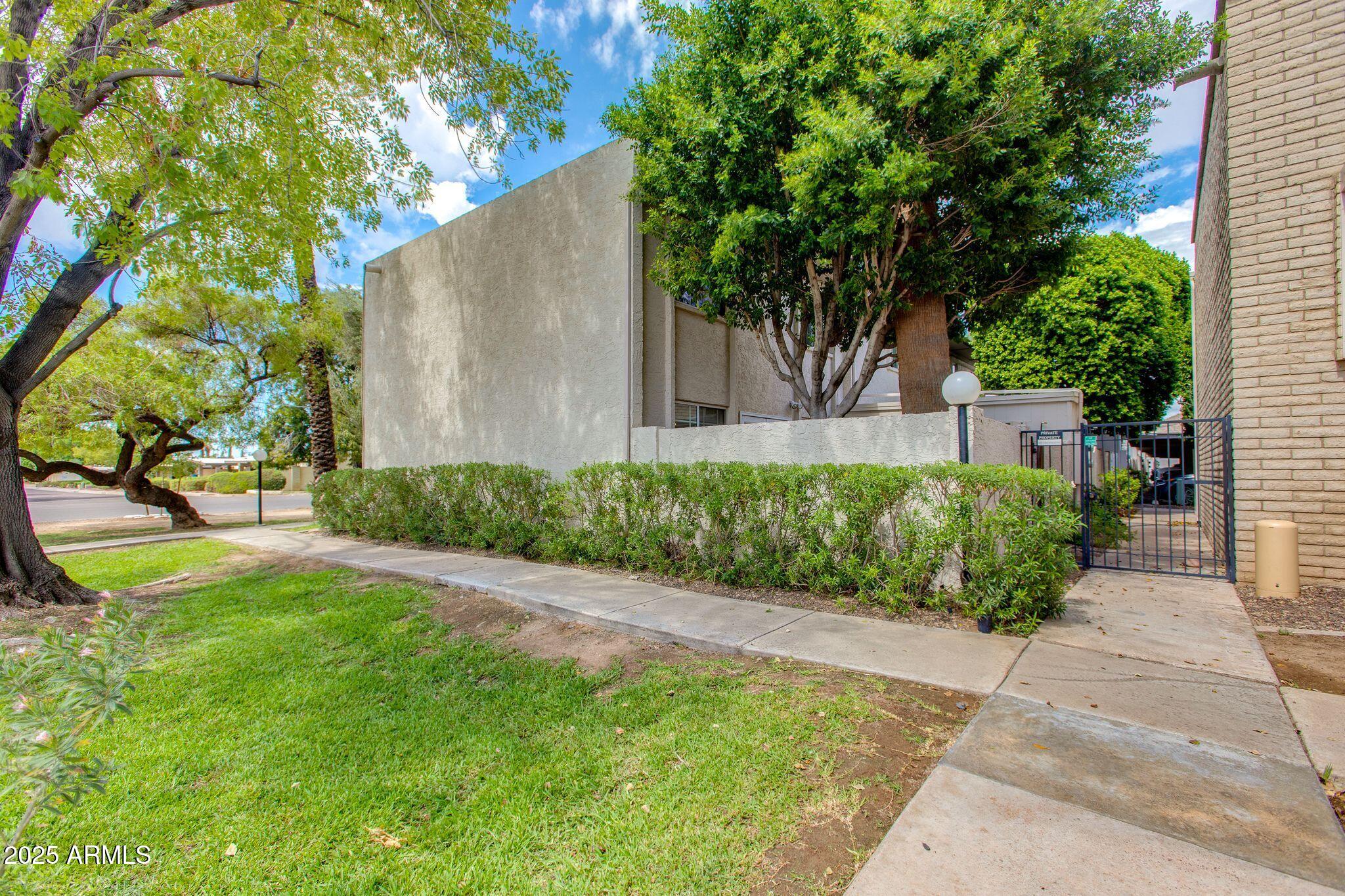 8225 N CENTRAL Avenue, 9