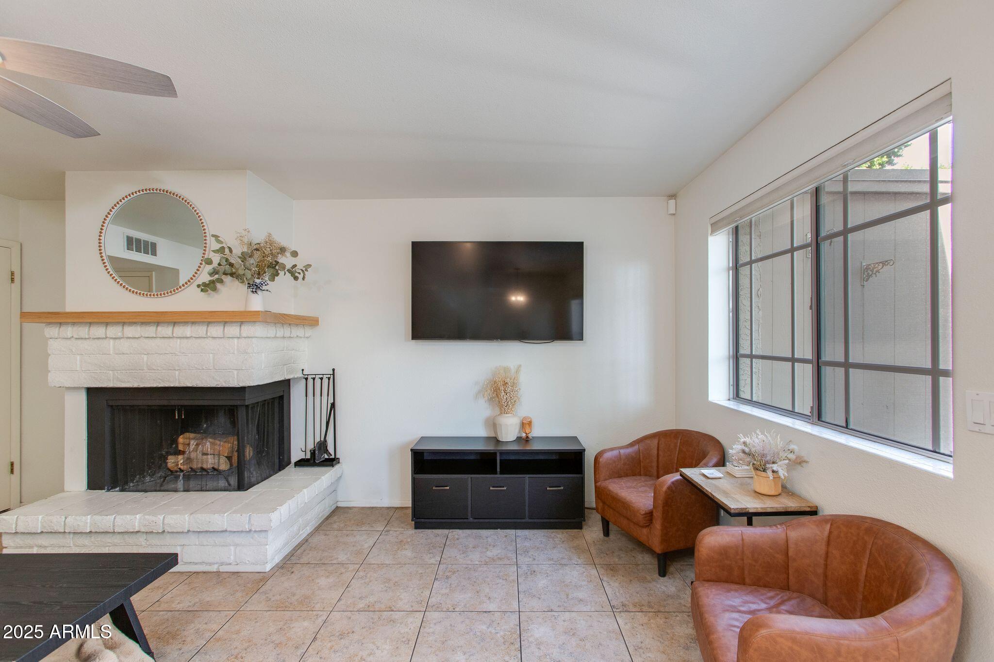 8225 N CENTRAL Avenue, 9