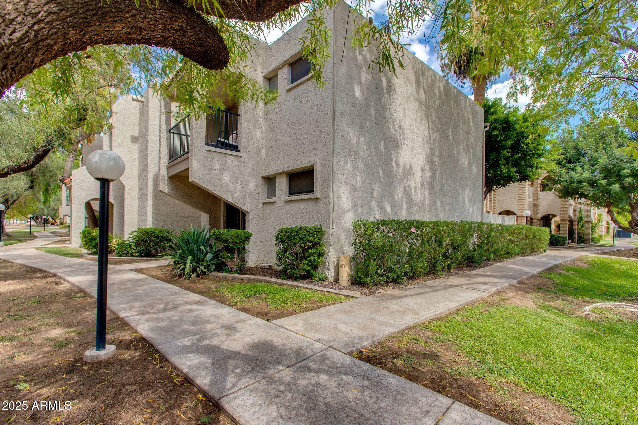 8225 N CENTRAL Avenue, 9