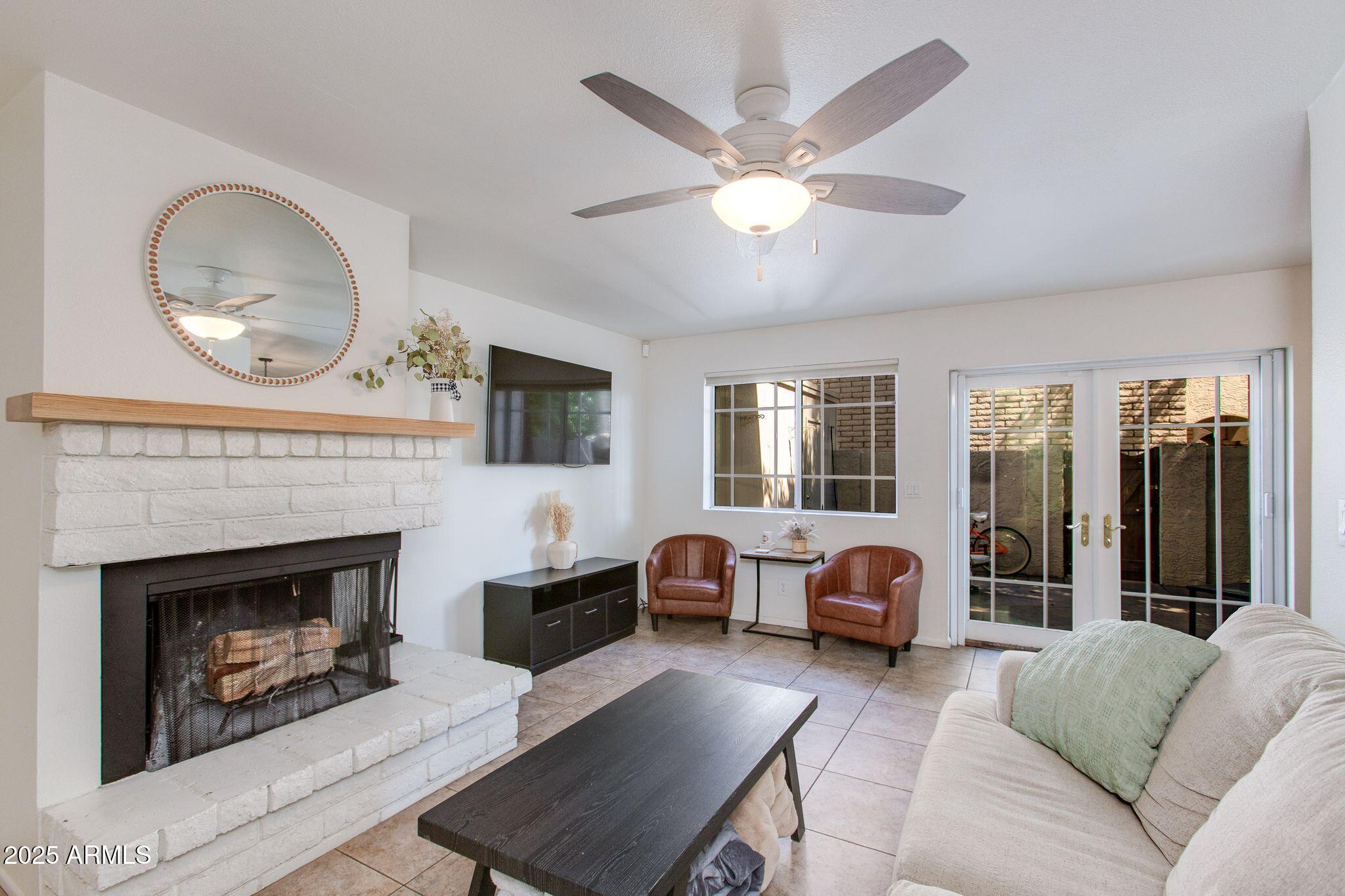 8225 N CENTRAL Avenue, 9