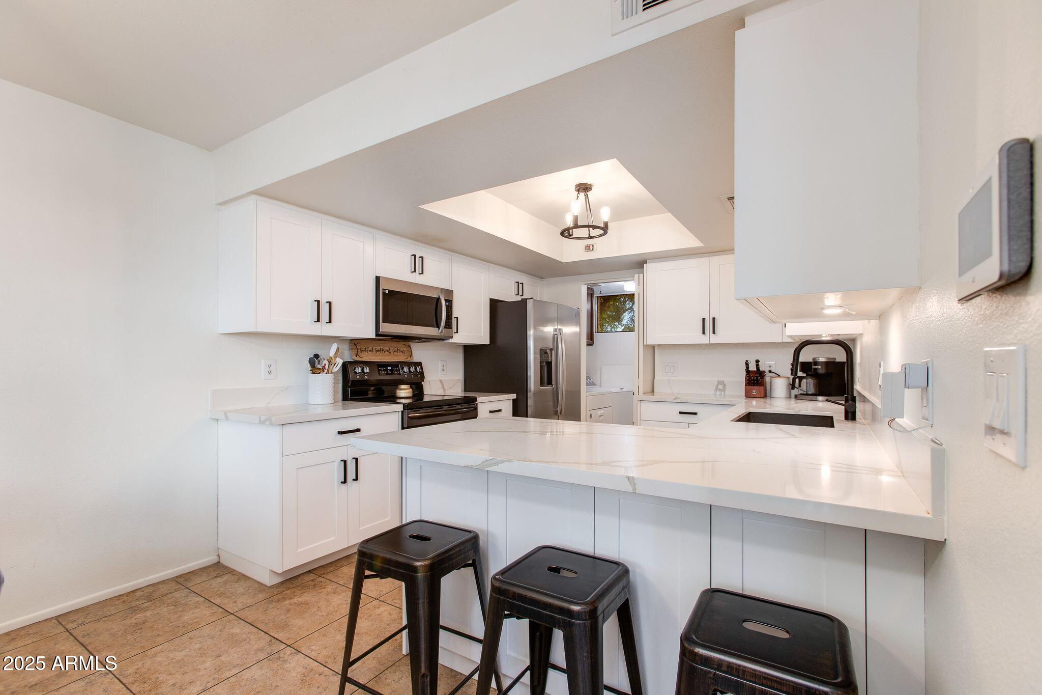8225 N CENTRAL Avenue, 9