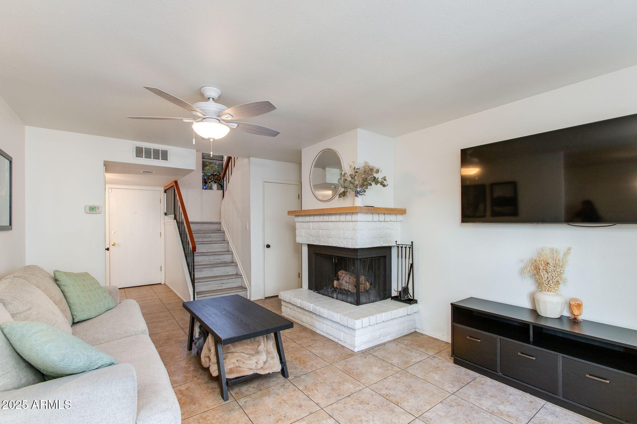 8225 N CENTRAL Avenue, 9
