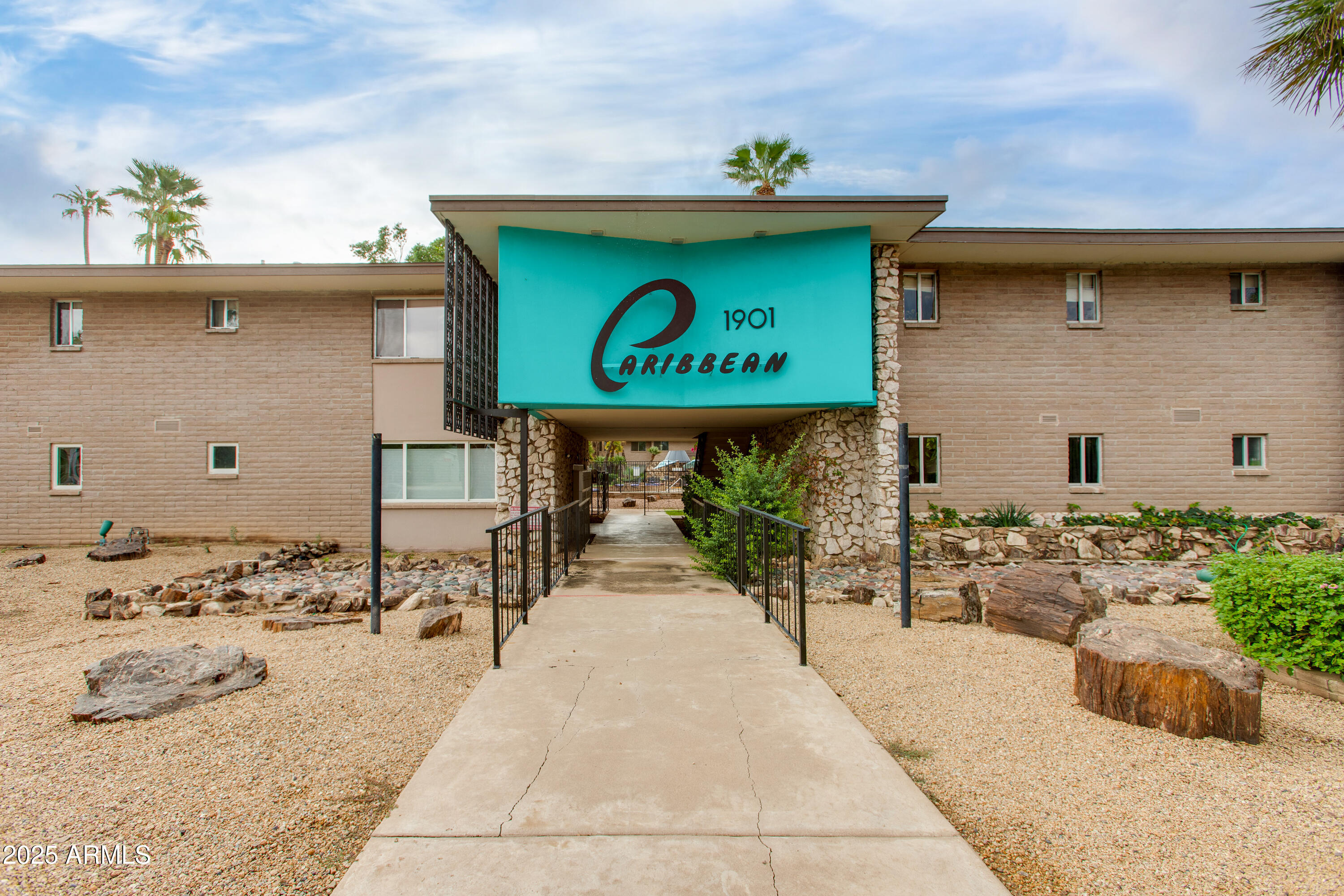 1901 E Missouri Avenue, 219