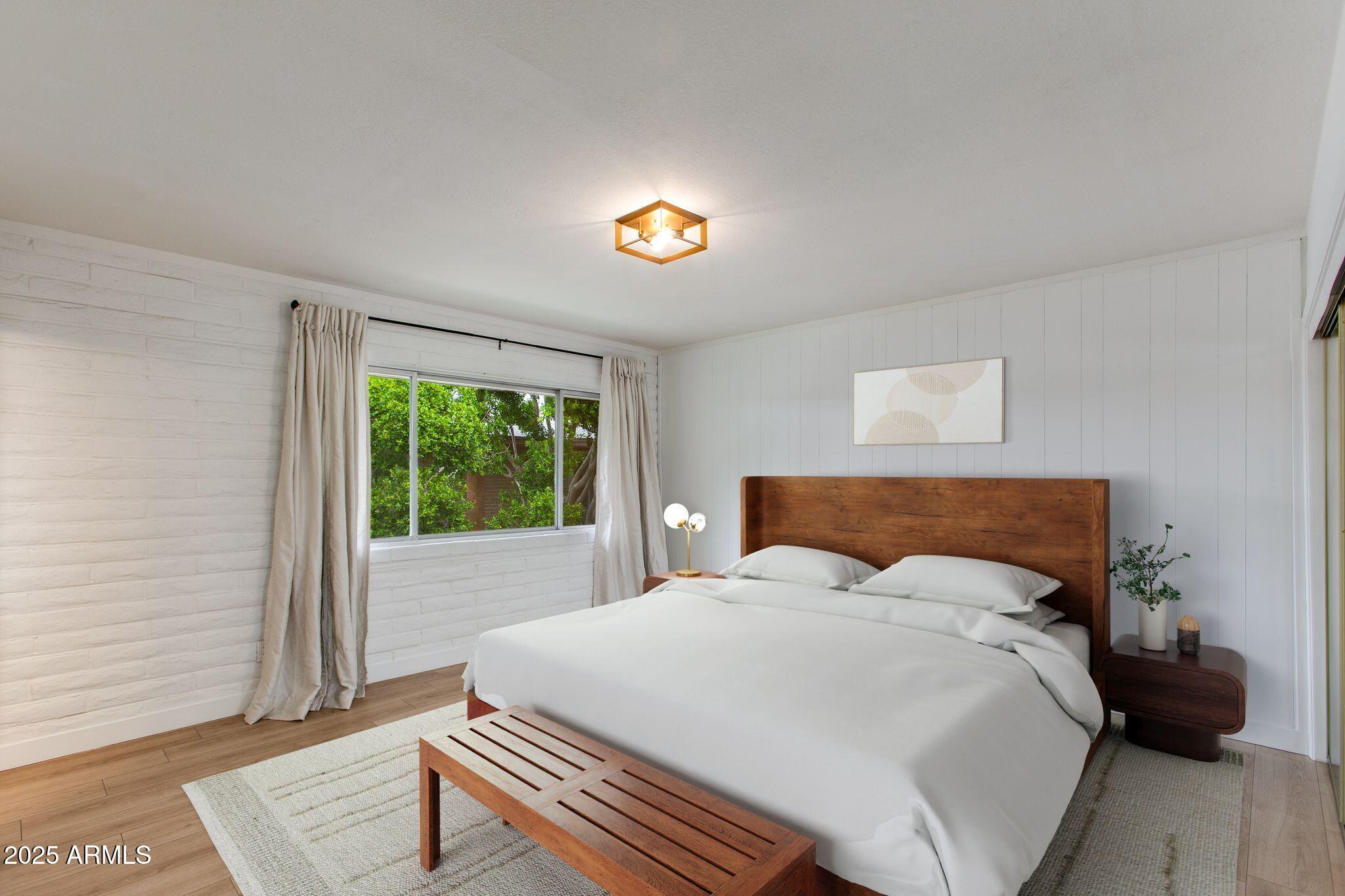 1901 E Missouri Avenue, 219