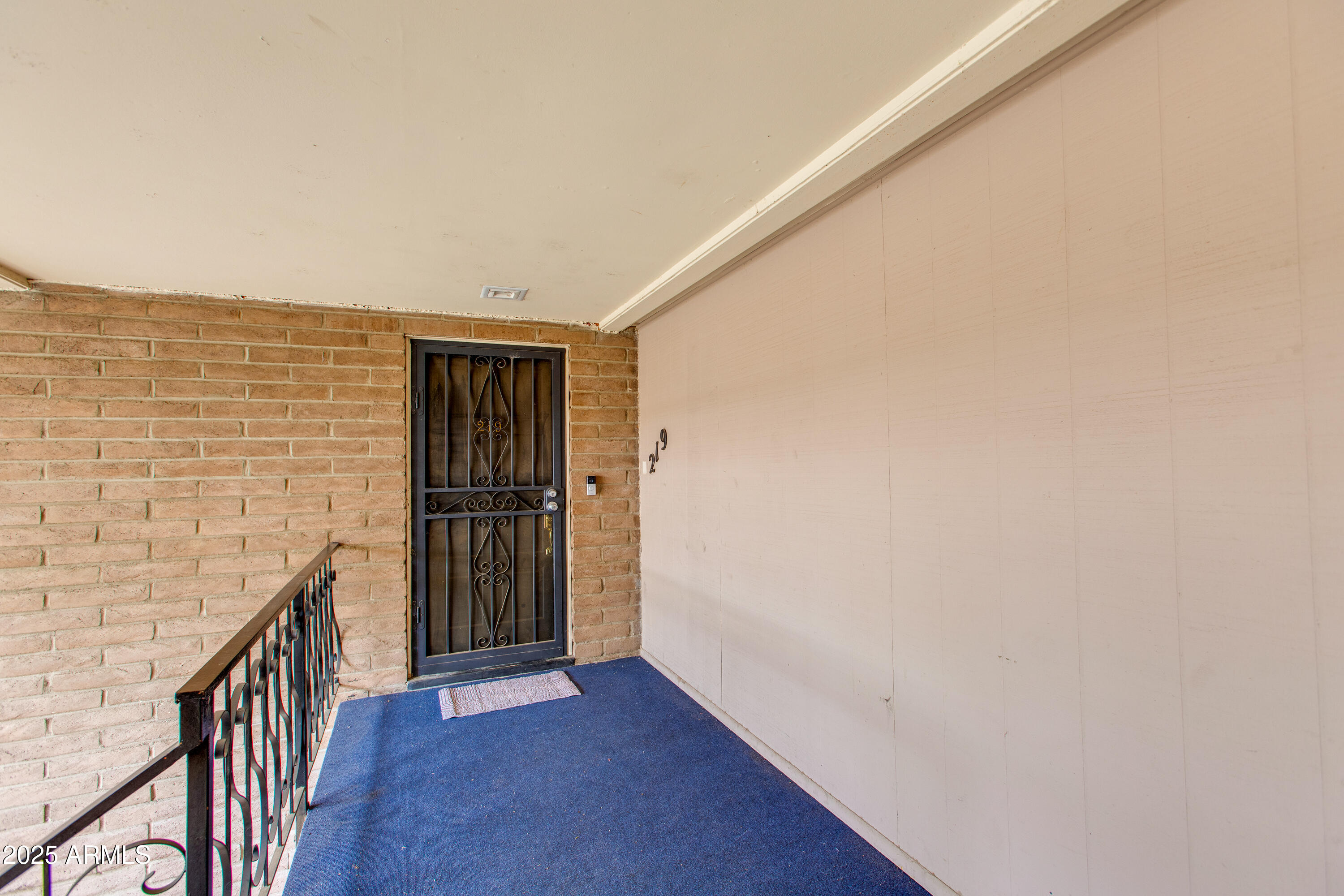 1901 E Missouri Avenue, 219