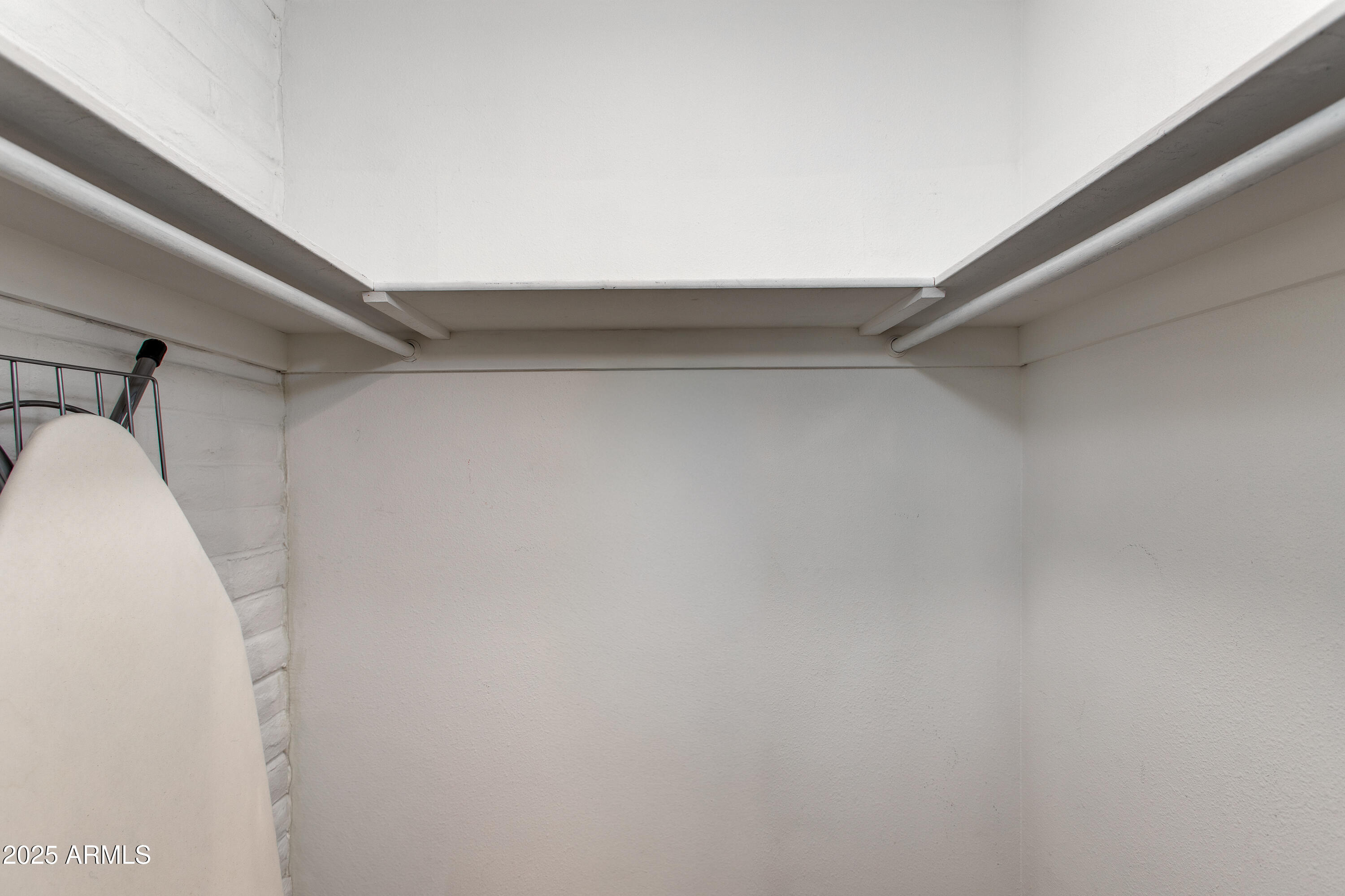 1901 E Missouri Avenue, 219