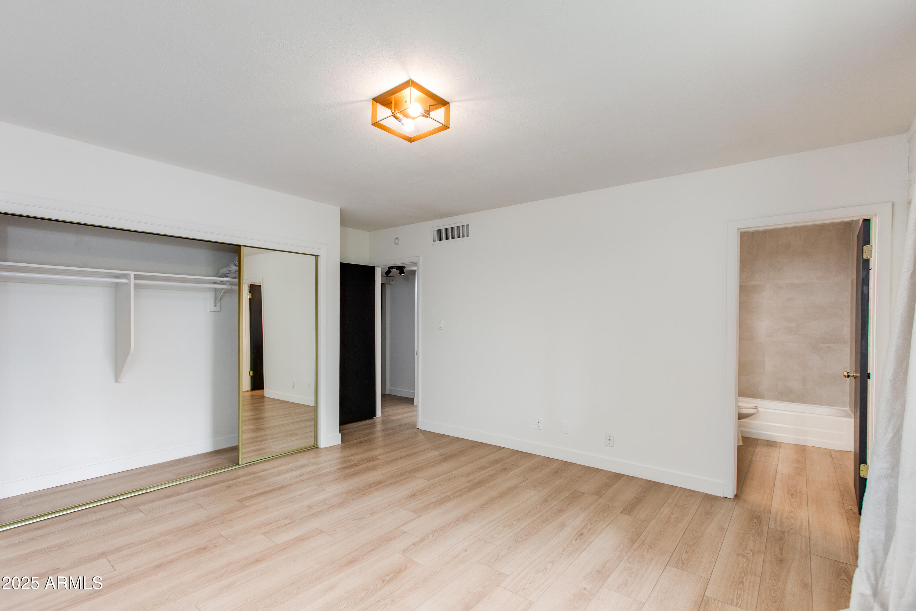 1901 E Missouri Avenue, 219