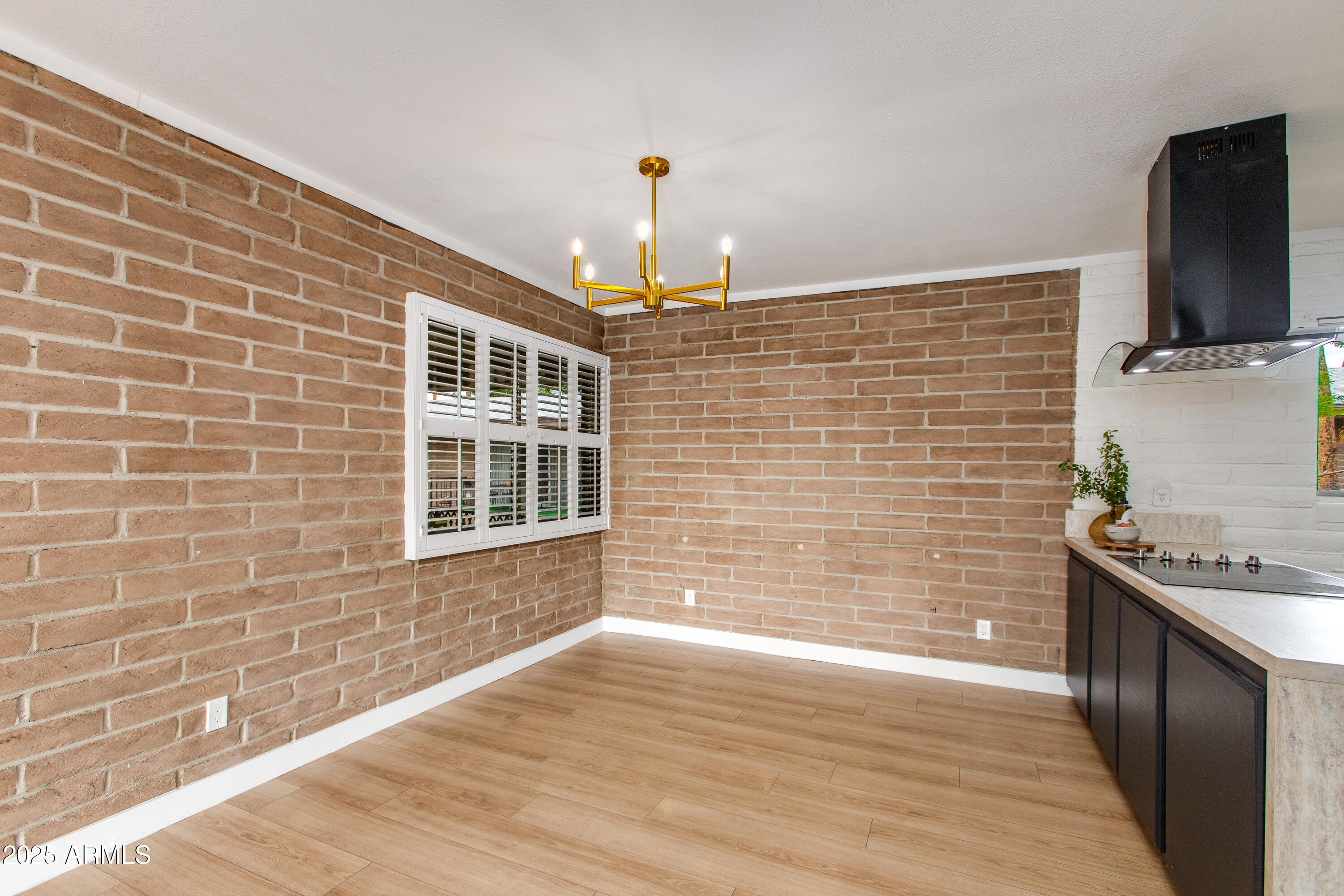 1901 E Missouri Avenue, 219