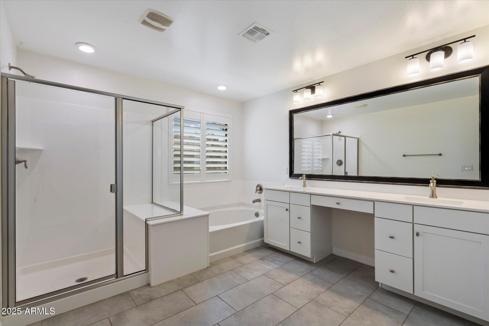 203 E ROADRUNNER Drive, Chandler