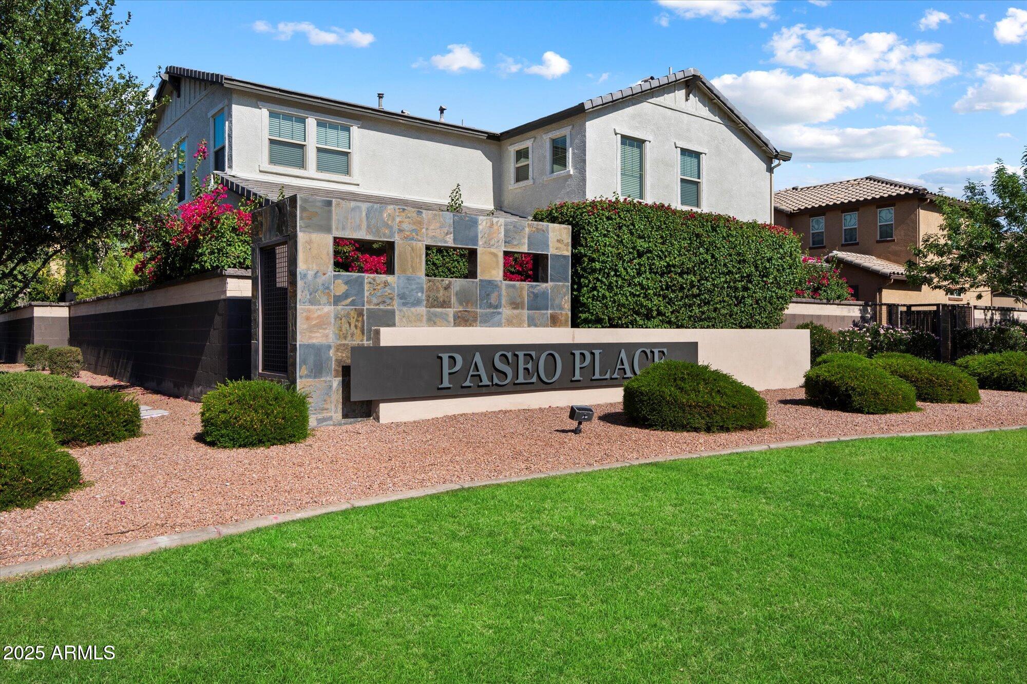 203 E ROADRUNNER Drive, Chandler